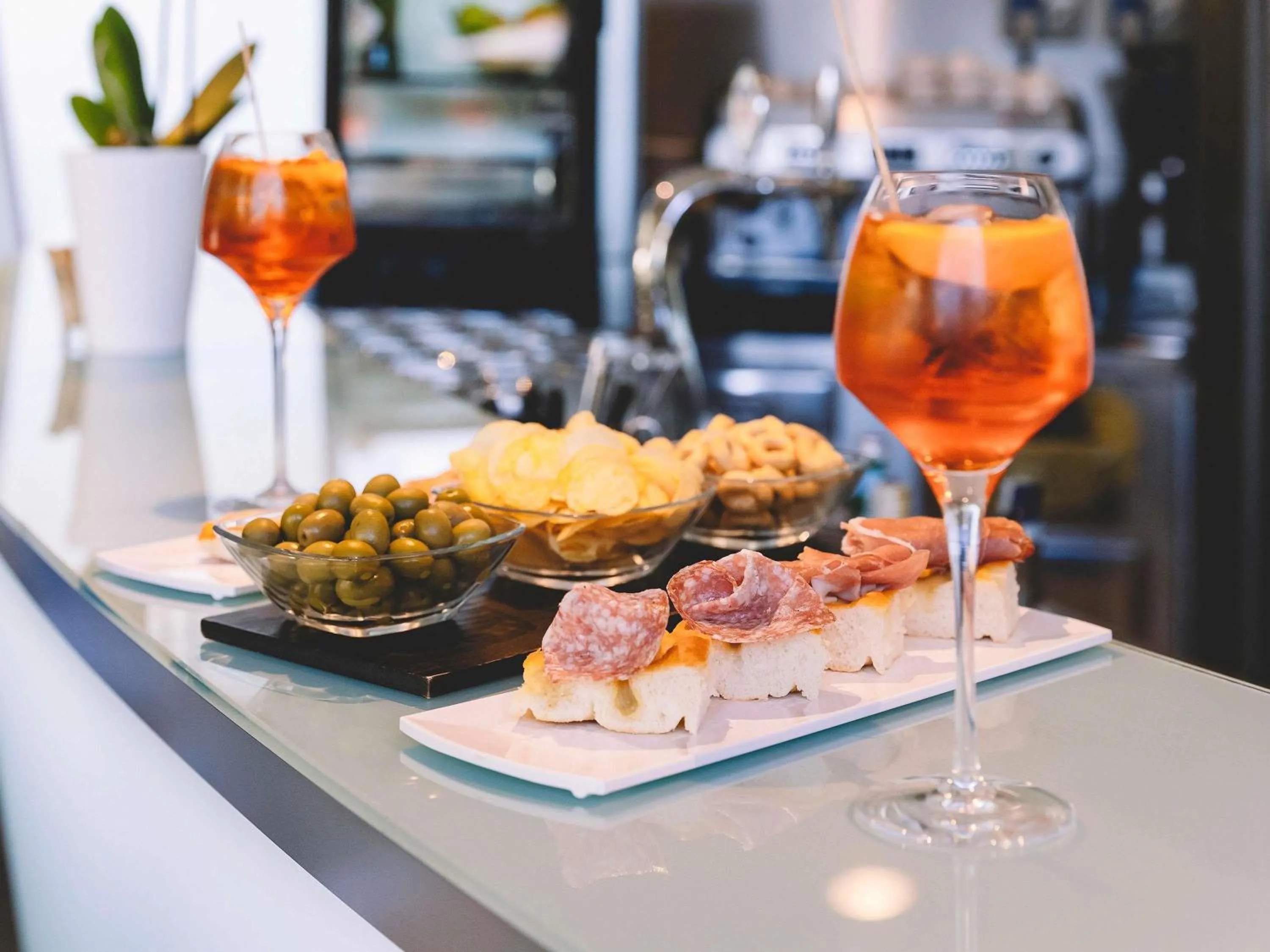 Lounge or bar in Novotel Venezia Mestre Castellana