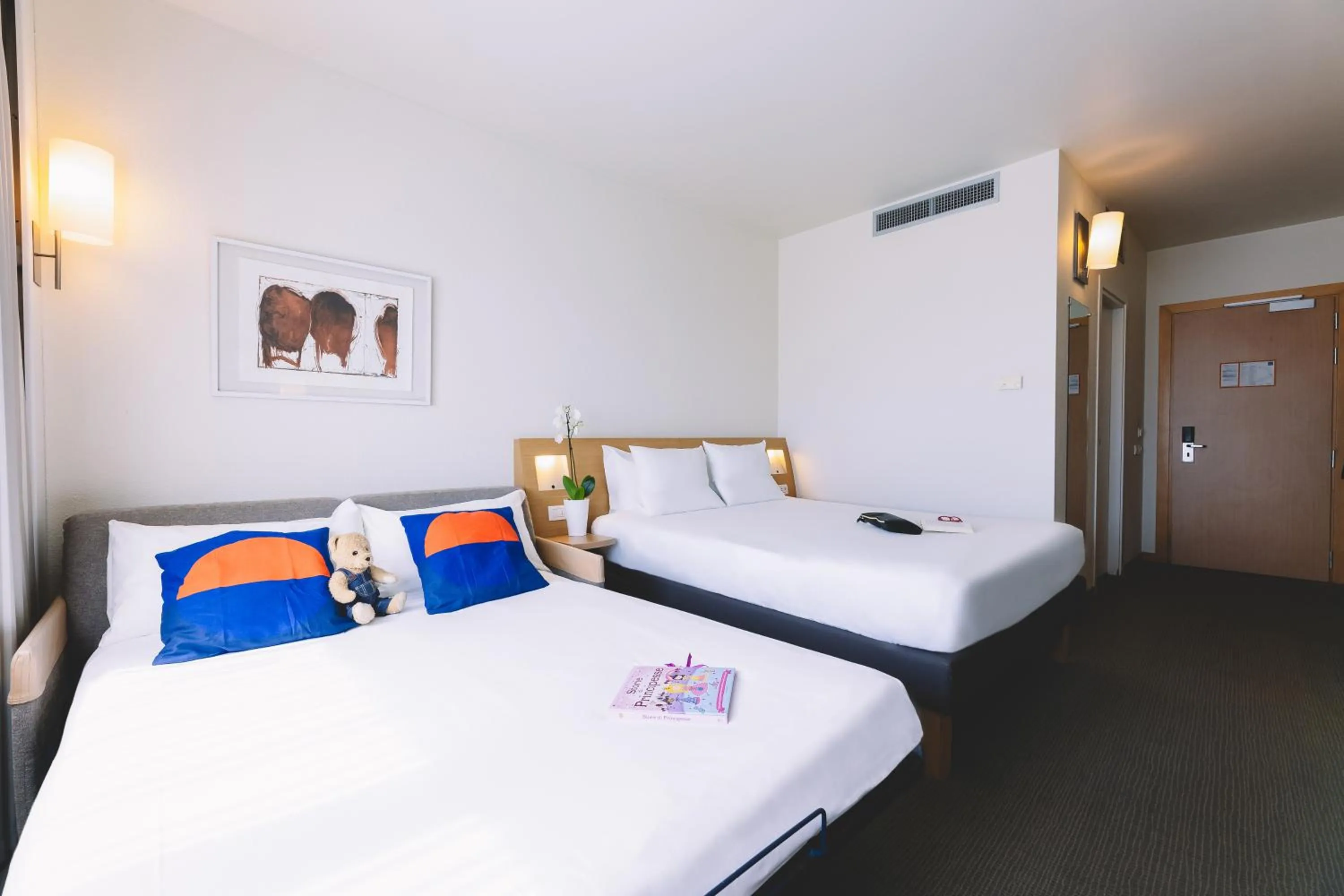 Photo of the whole room, Bed in Novotel Venezia Mestre Castellana