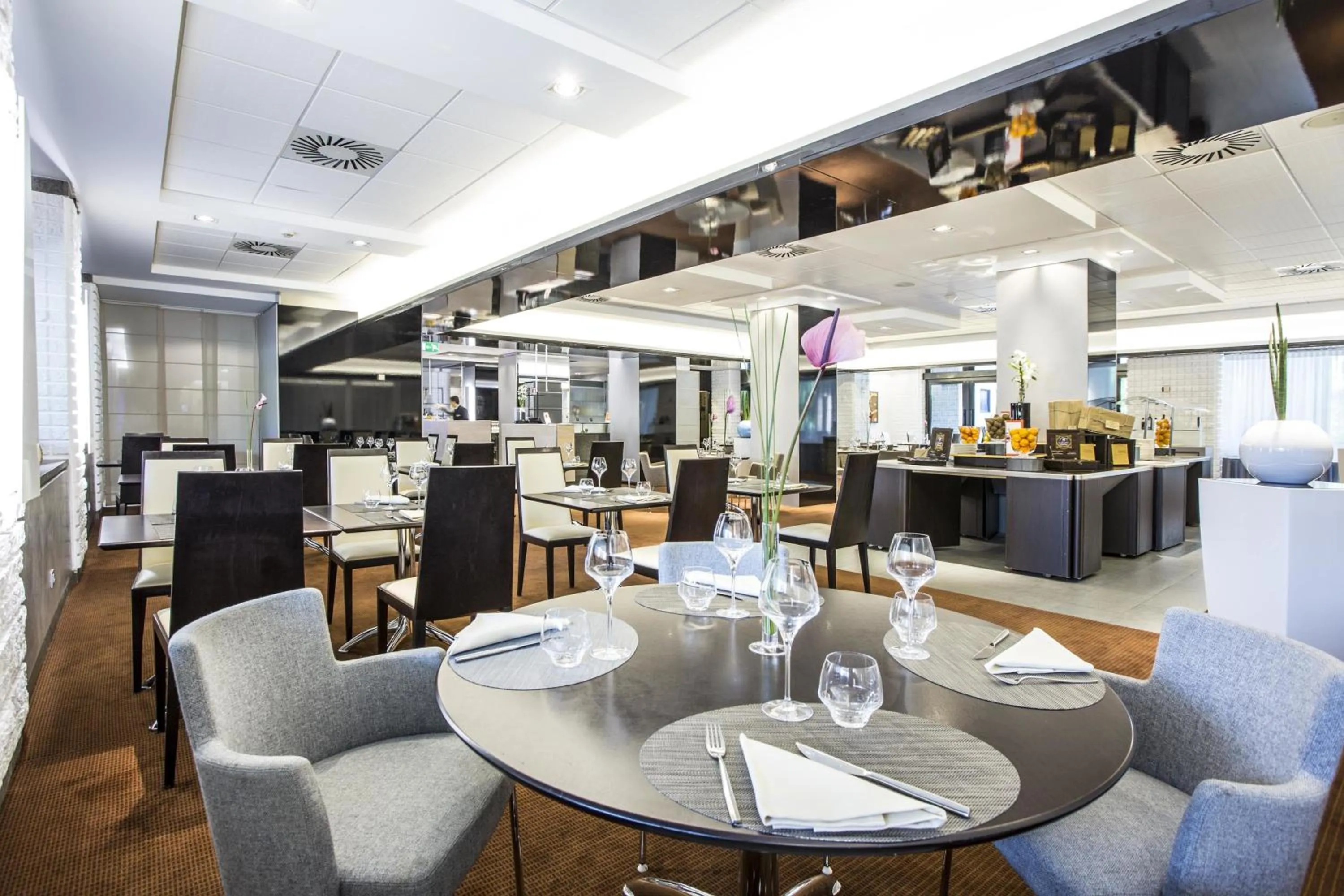 Restaurant/places to eat in Novotel Milano Nord Ca' Granda