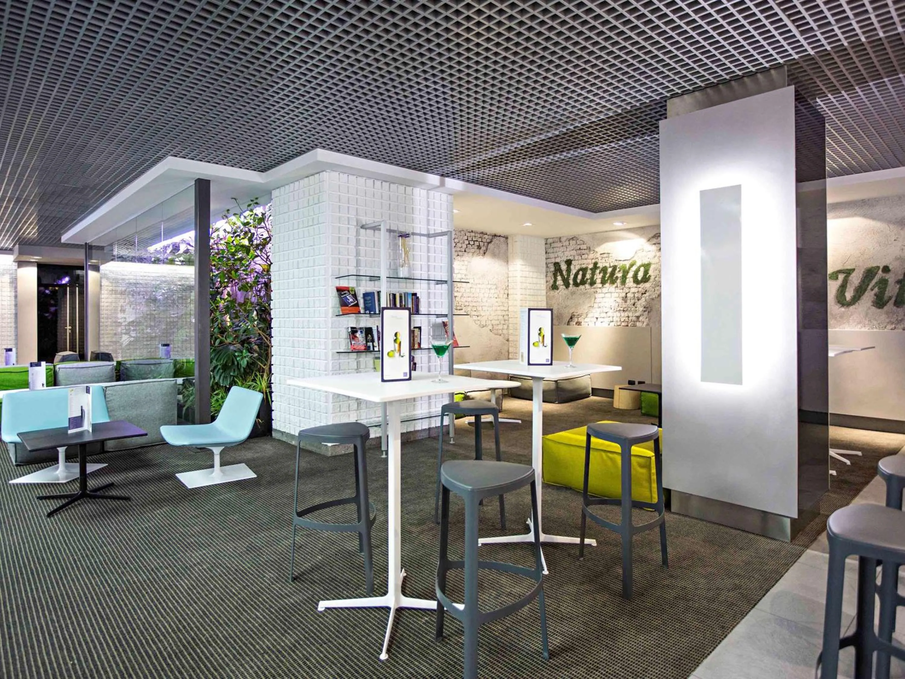 Lounge or bar in Novotel Milano Nord Ca' Granda