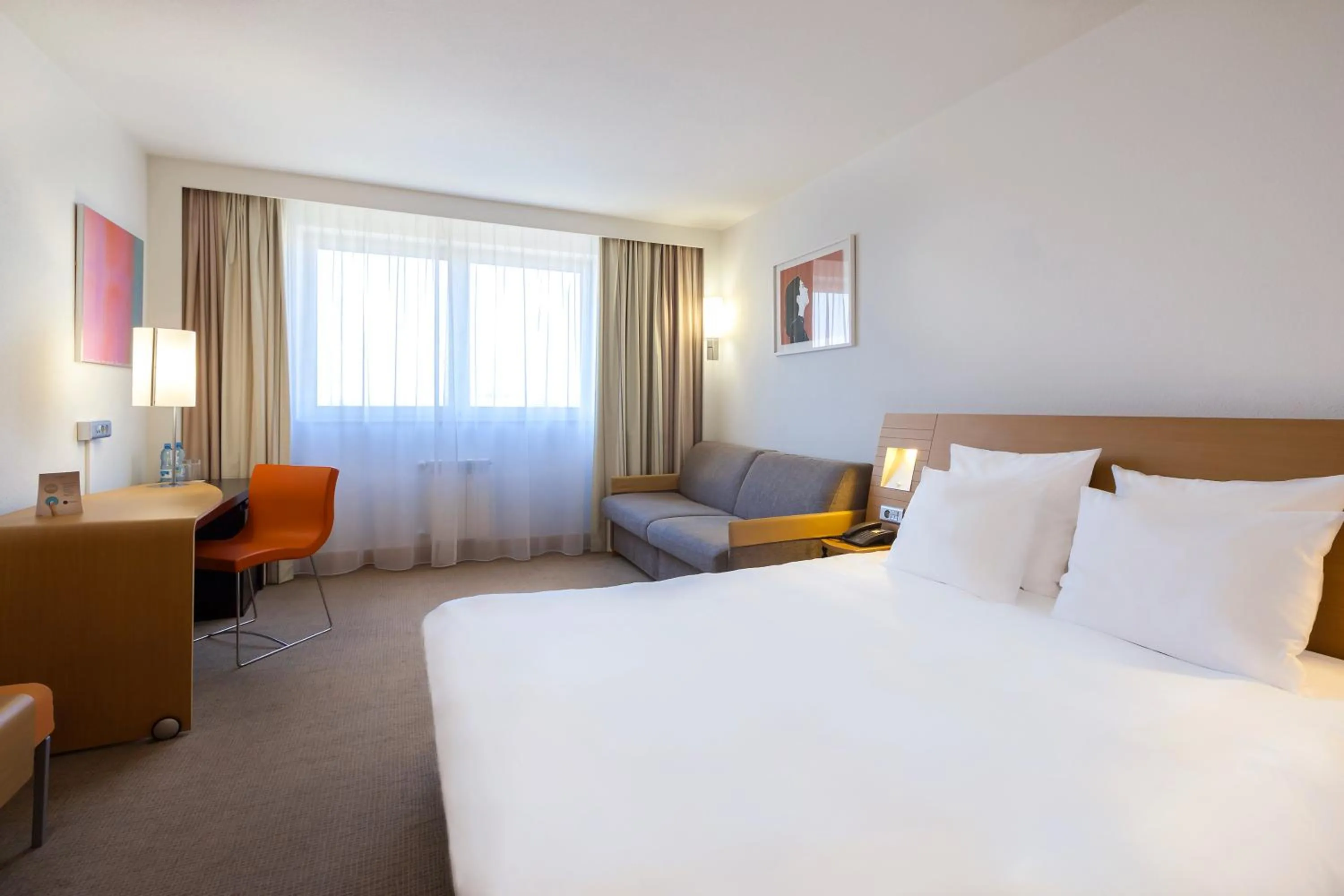 Photo of the whole room in Novotel Milano Nord Ca' Granda