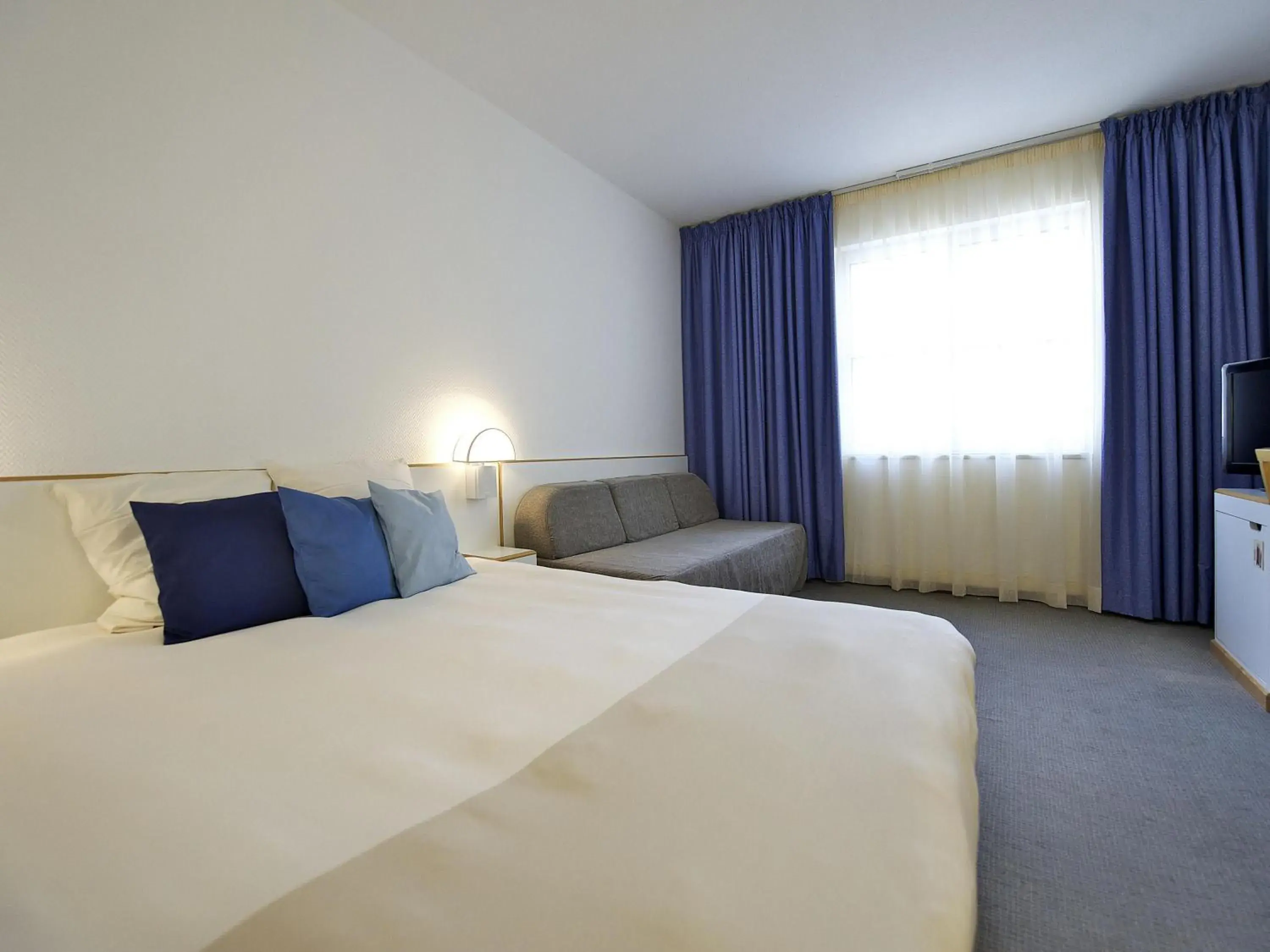 Standard Double Room with 1 Double Bed and 1 Sofa Bed in Novotel Firenze Nord Aeroporto Standard Double Room with 1 Double Bed and 1 Sofa Bed in Novotel Firenze Nord Aeroporto