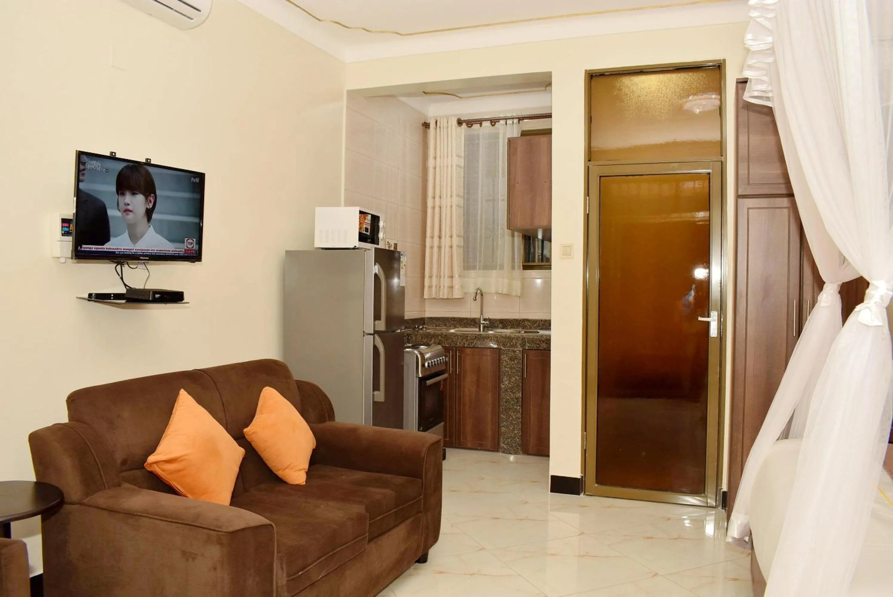 Living room in Studio - Sleeps 2 - Free Airport Pickup