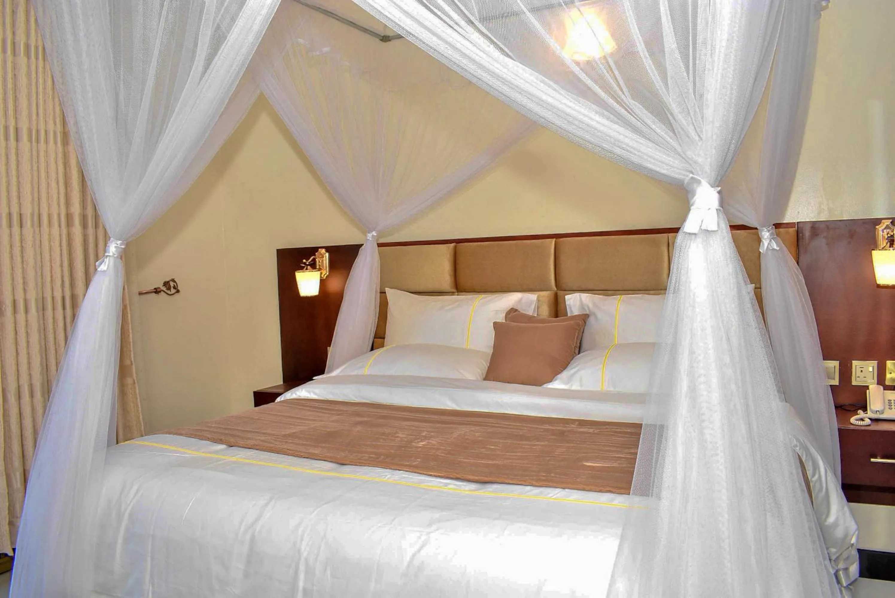 Photo of the whole room, Bed in Studio - Sleeps 2 - Free Airport Pickup