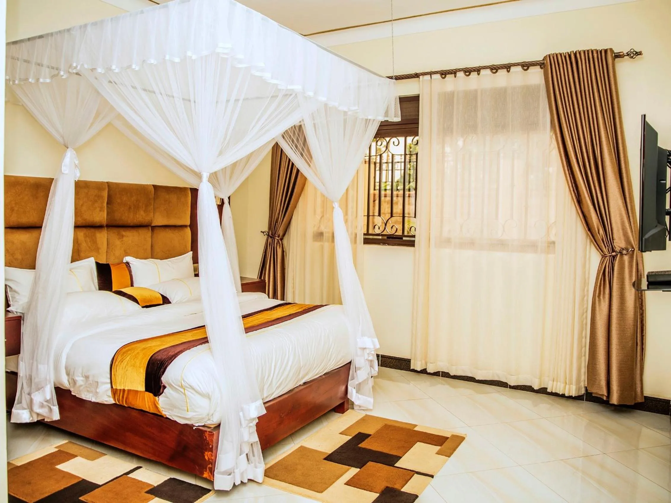 Bed in 2 Bed - Sleeps 4 - Parking - Free Airport Shuttle