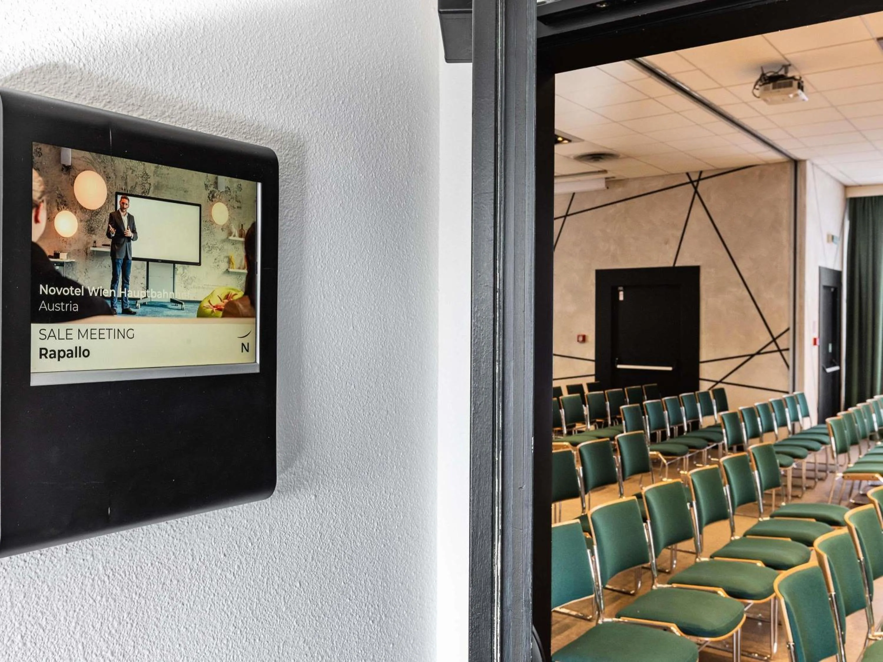 Meeting/conference room in Novotel Genova City