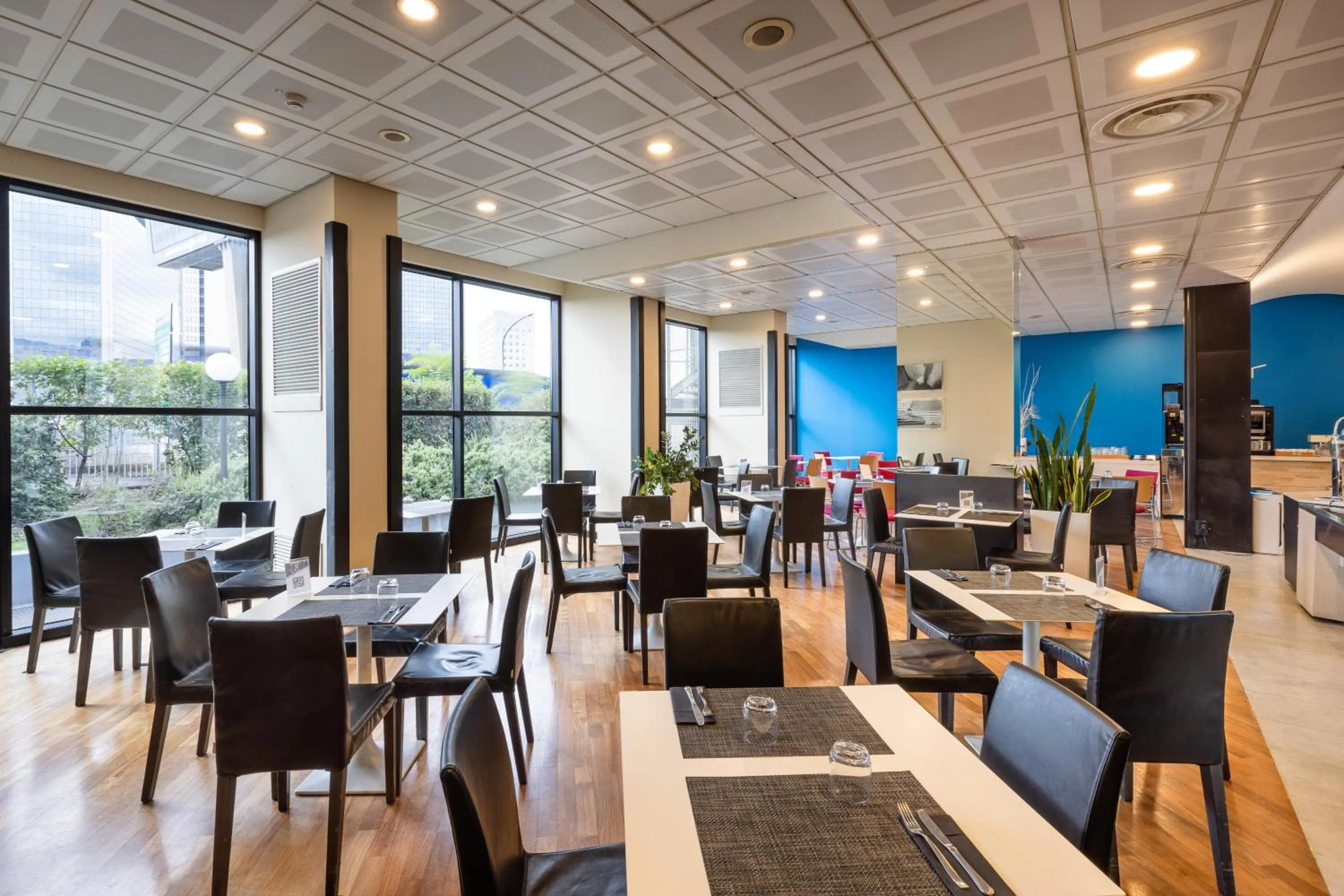 Restaurant/places to eat in Novotel Genova City