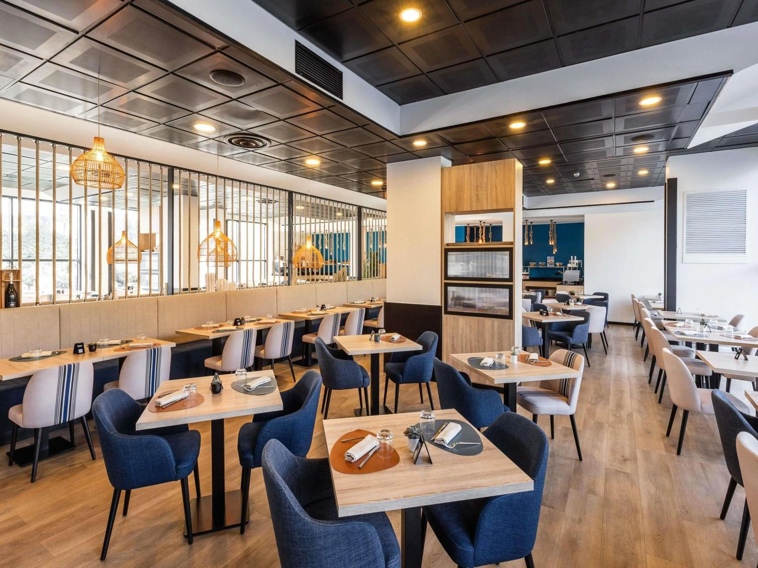 Restaurant/places to eat in Novotel Genova City