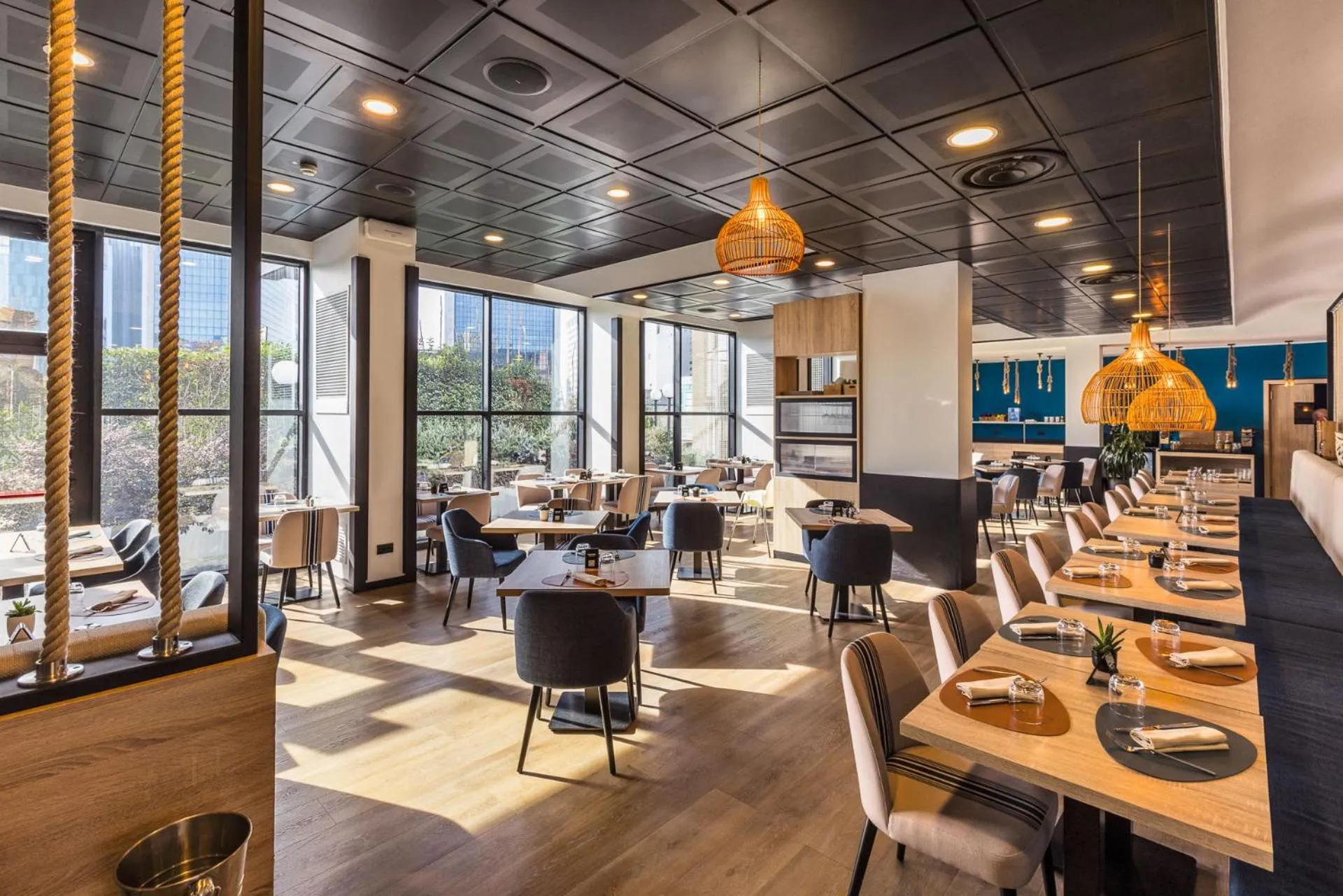Restaurant/places to eat in Novotel Genova City
