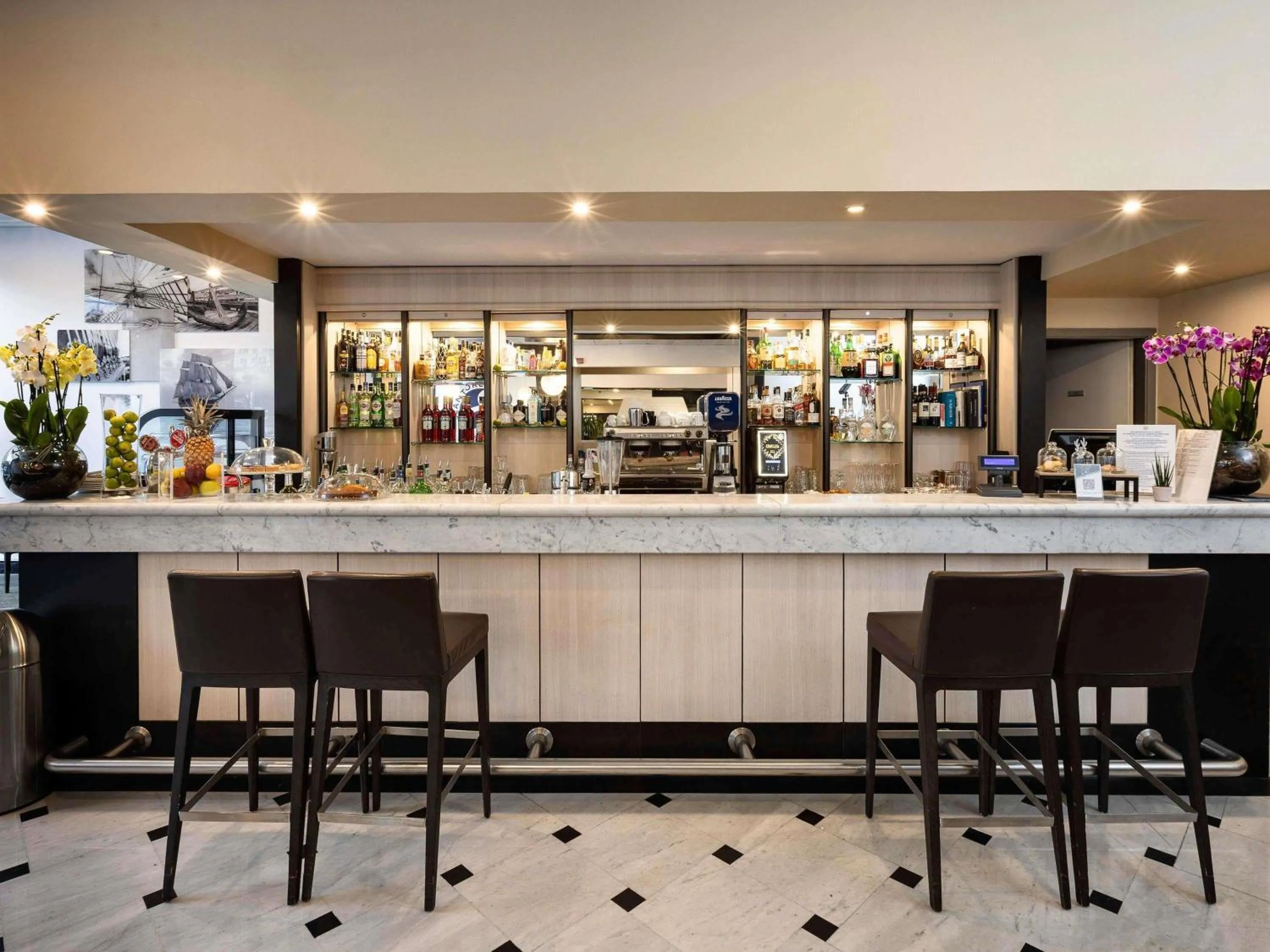 Lounge or bar in Novotel Genova City