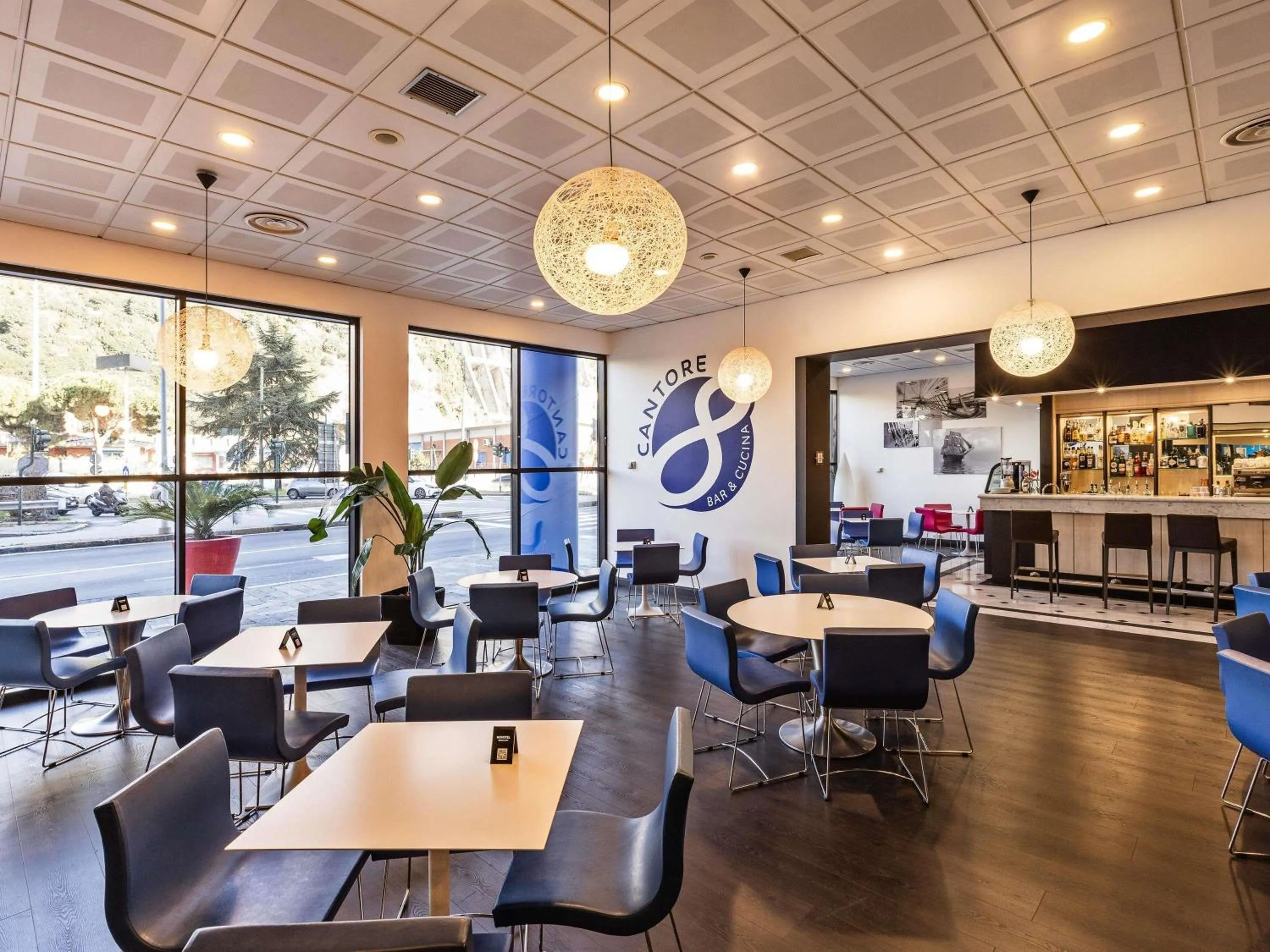 Lounge or bar in Novotel Genova City