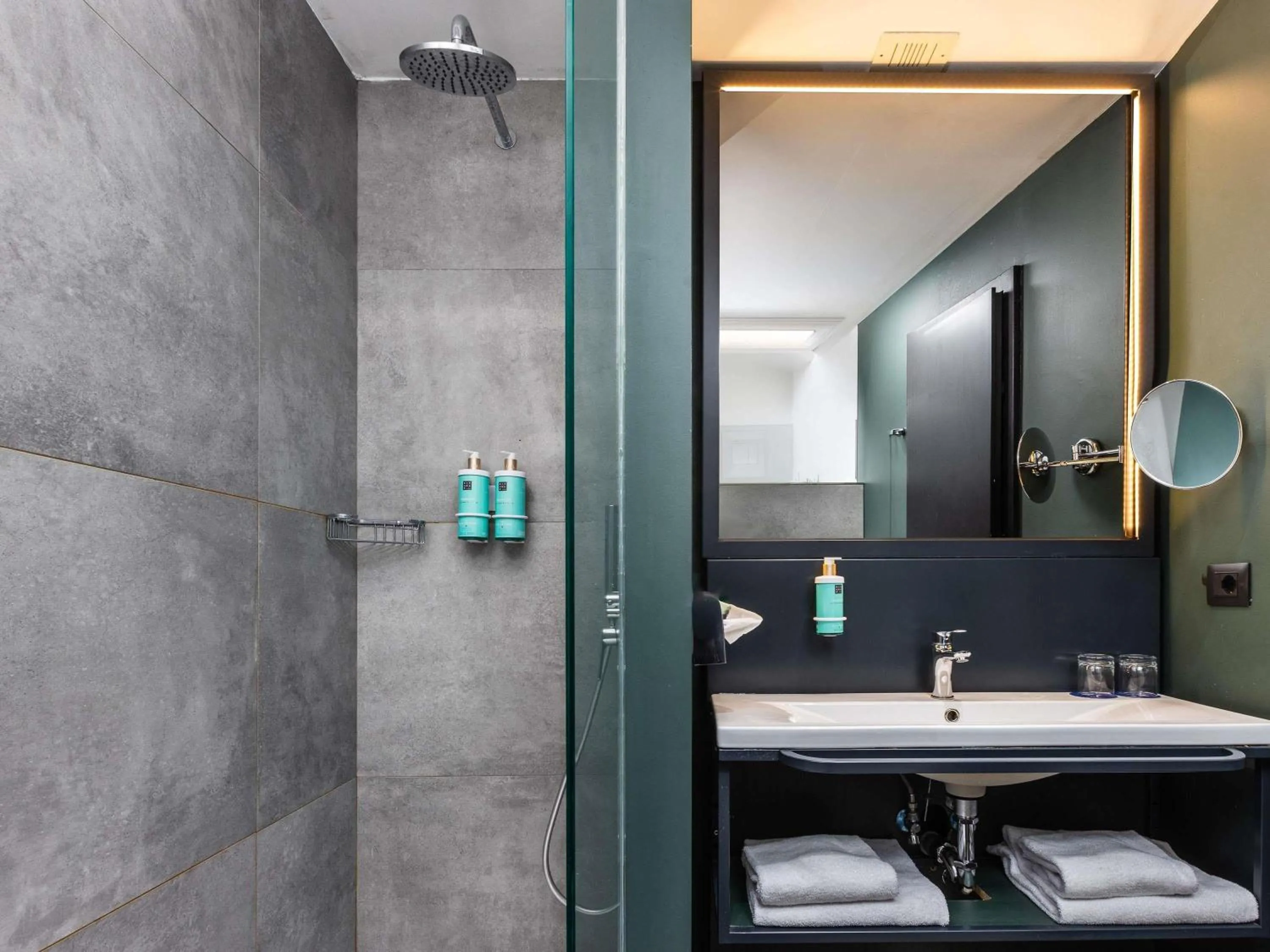 Bedroom in Novotel Genova City