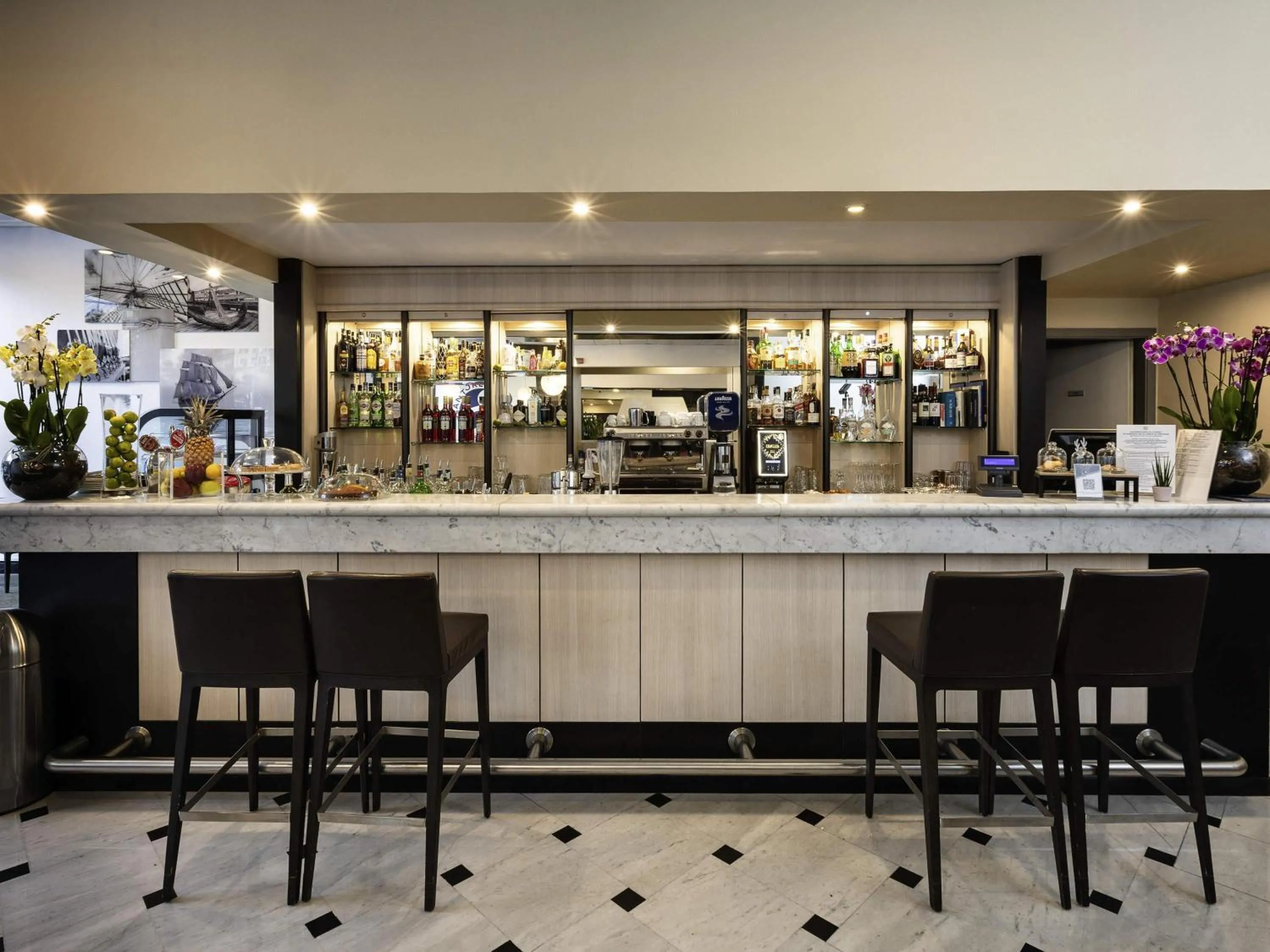 Lounge or bar in Novotel Genova City