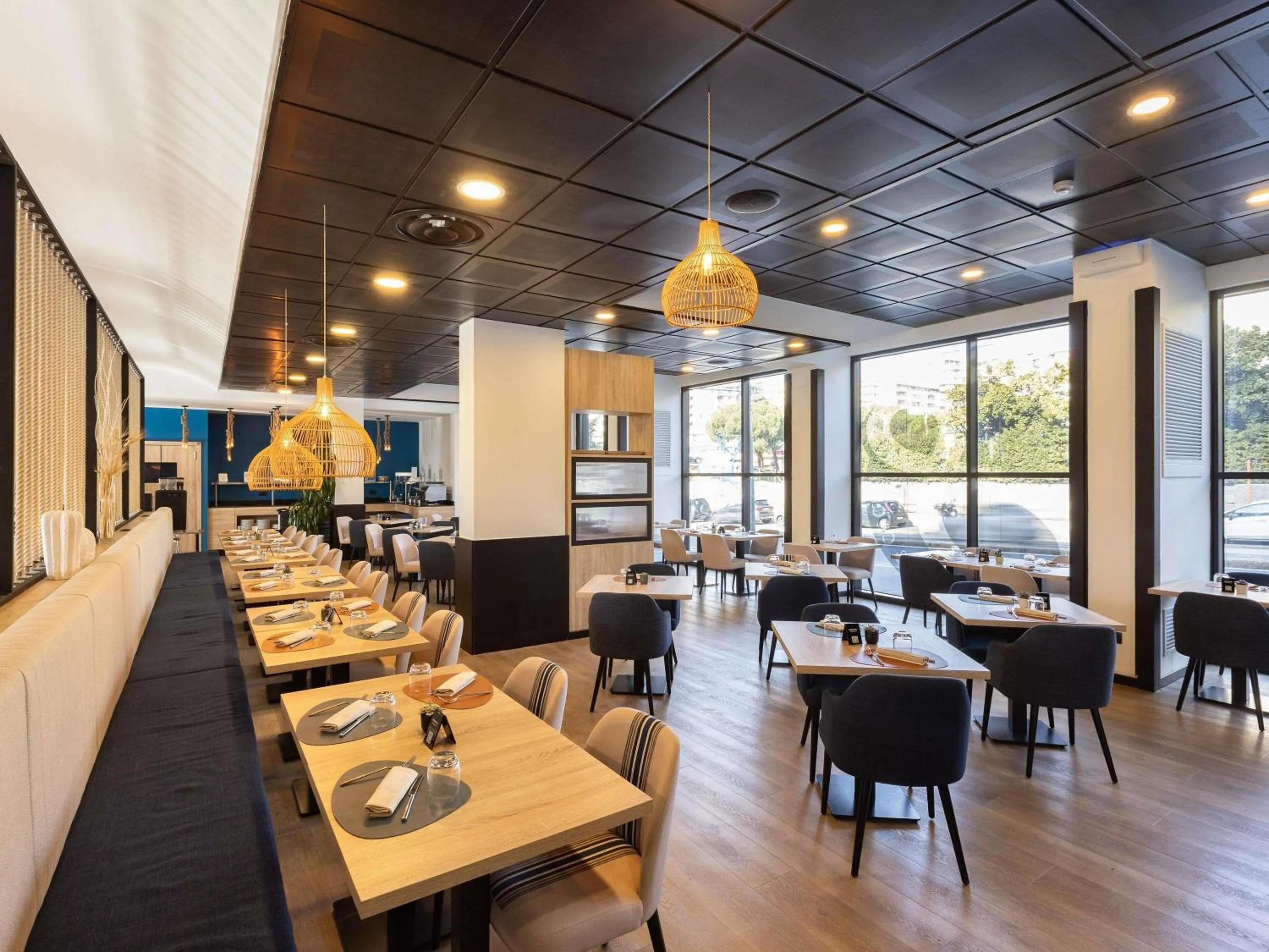 Restaurant/places to eat in Novotel Genova City