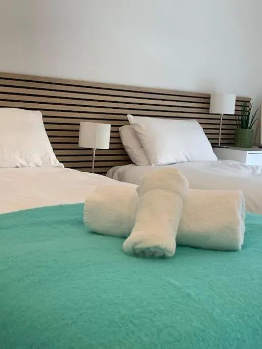 Bedroom, Bed in Betty's Minster View - 6 Twins or 3 Superkings -Central with Free Parking