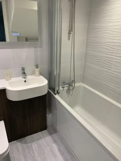 Bathroom in Betty's Minster View - 6 Twins or 3 Superkings -Central with Free Parking