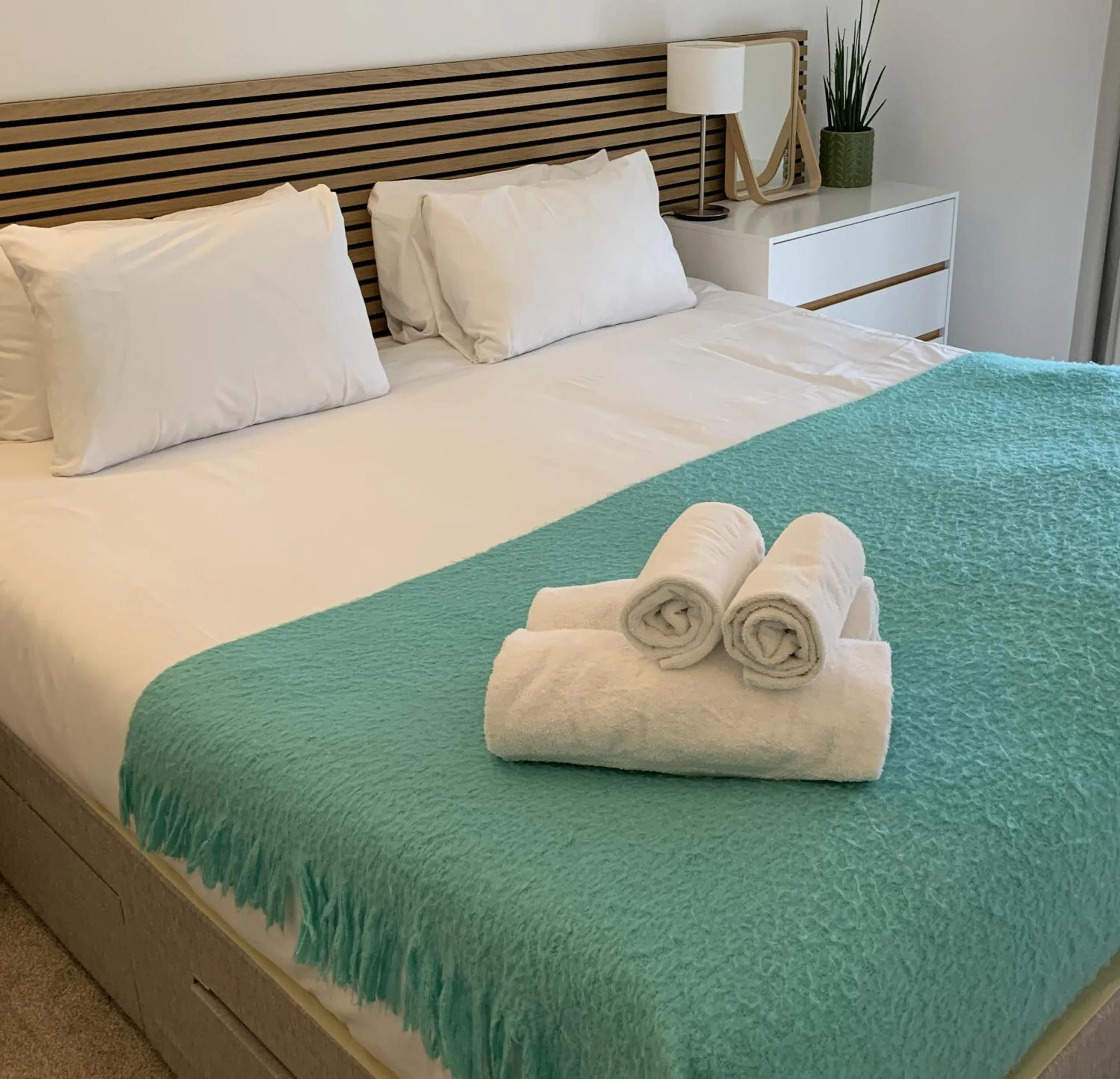 Bedroom, Bed in Betty's Minster View - 6 Twins or 3 Superkings -Central with Free Parking