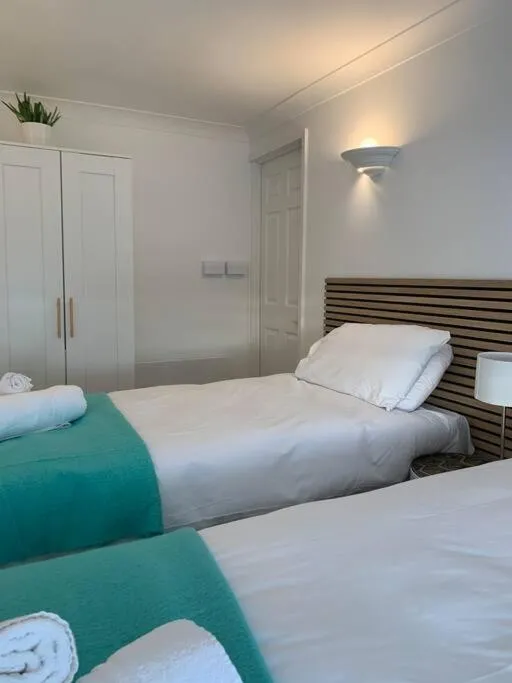 Bed in Betty's Minster View - 6 Twins or 3 Superkings -Central with Free Parking