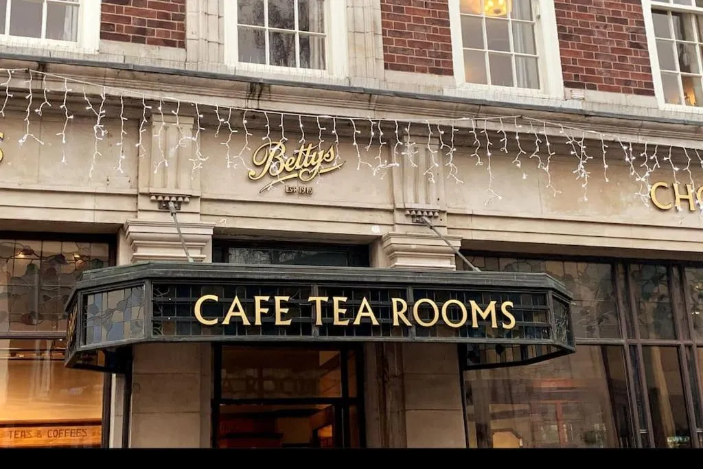 Restaurant/places to eat in Betty's Minster View - 6 Twins or 3 Superkings -Central with Free Parking