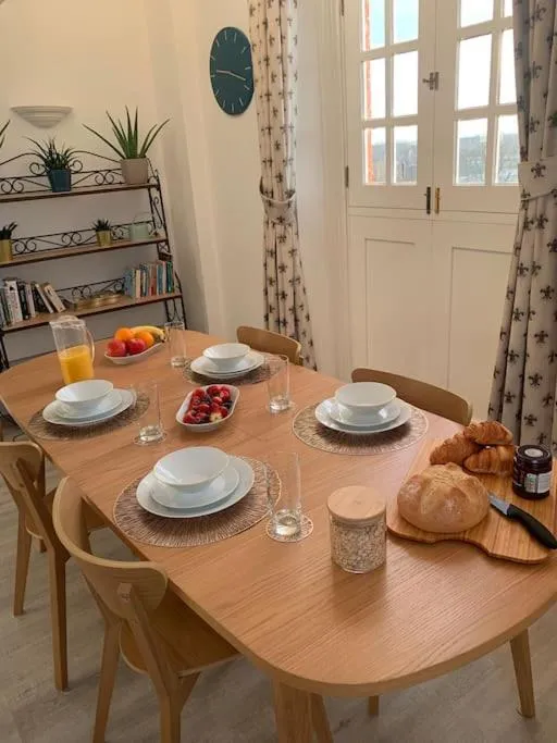 Dining area in Betty's Minster View - 6 Twins or 3 Superkings -Central with Free Parking