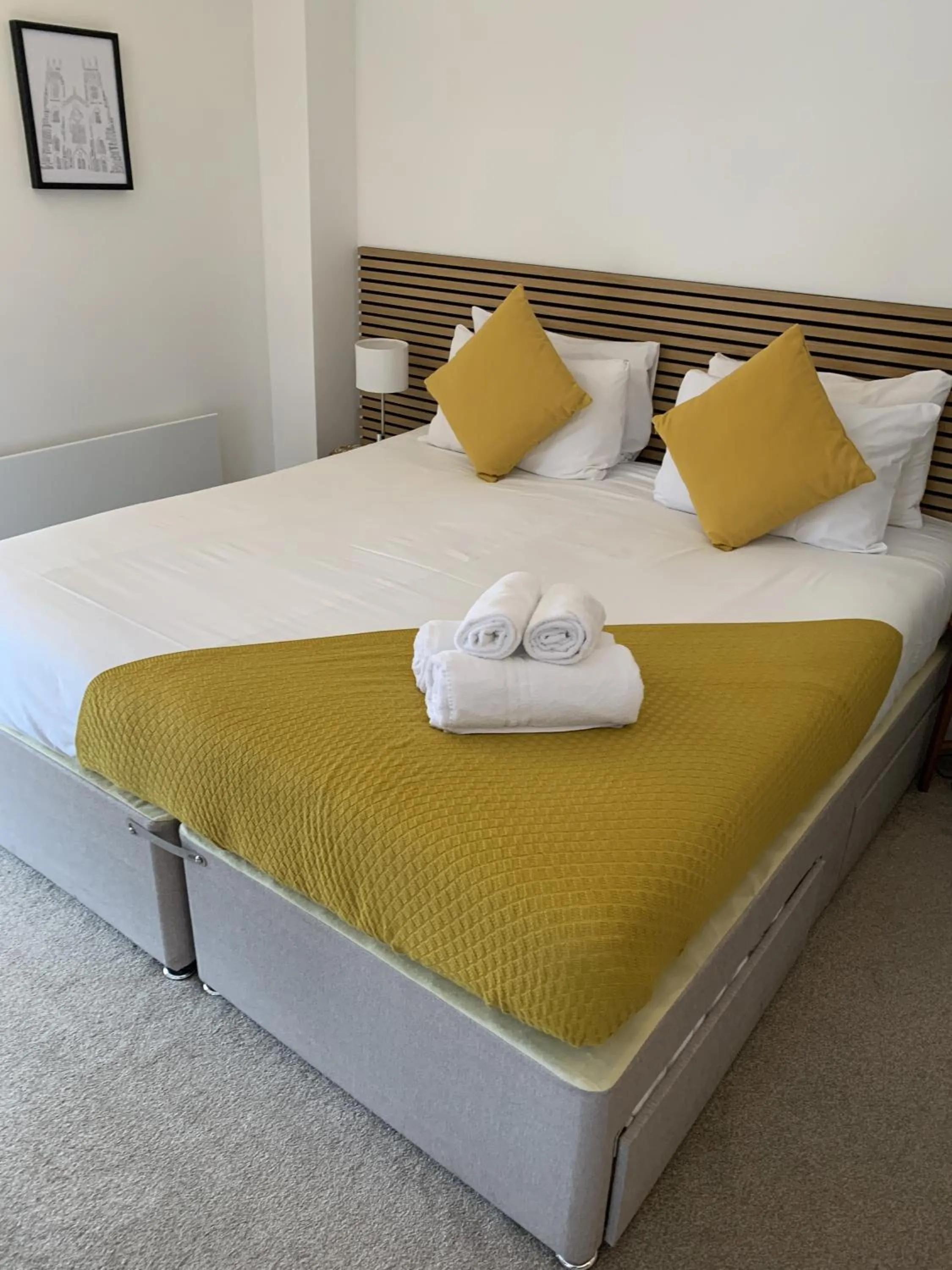 Bedroom, Bed in Betty's Minster View - 6 Twins or 3 Superkings -Central with Free Parking
