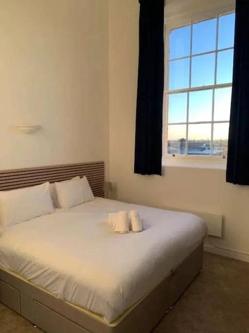 Bed in Betty's Minster View - 6 Twins or 3 Superkings -Central with Free Parking