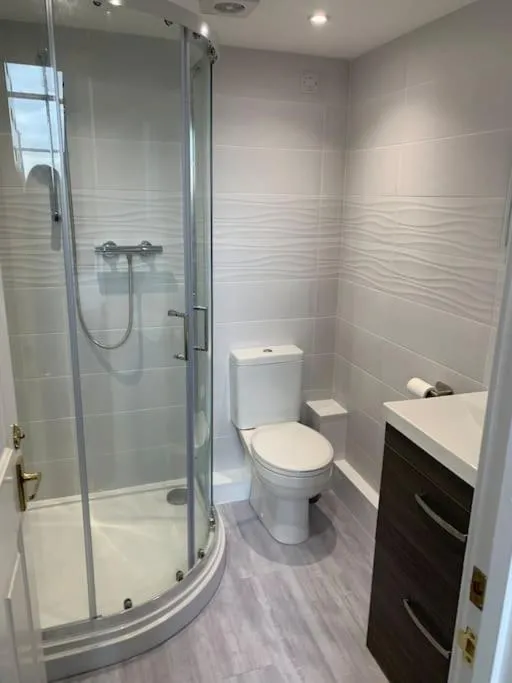 Bathroom in Betty's Minster View - 6 Twins or 3 Superkings -Central with Free Parking