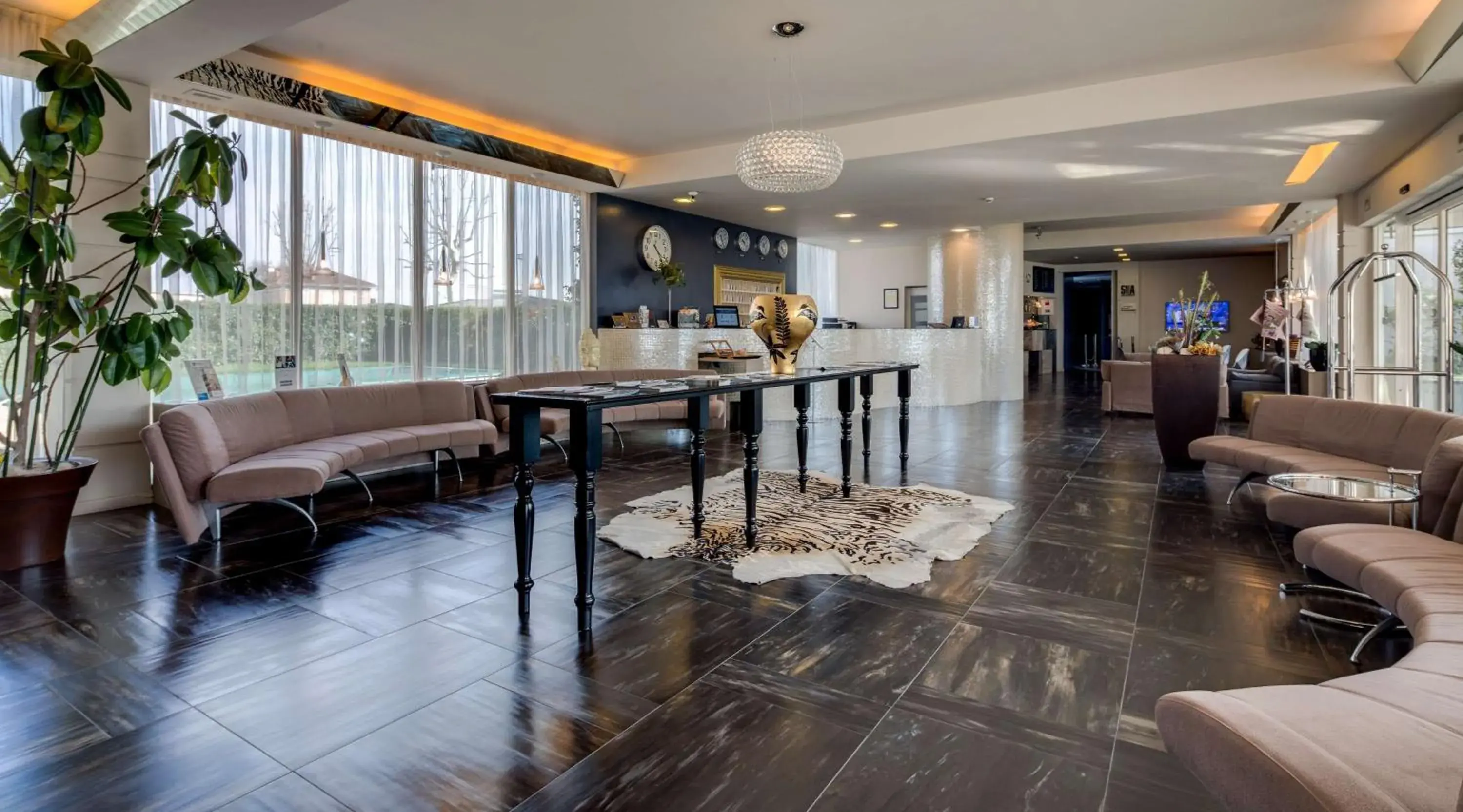 Lobby or reception in Best Western Plus Hotel Farnese Lobby or reception in Best Western Plus Hotel Farnese