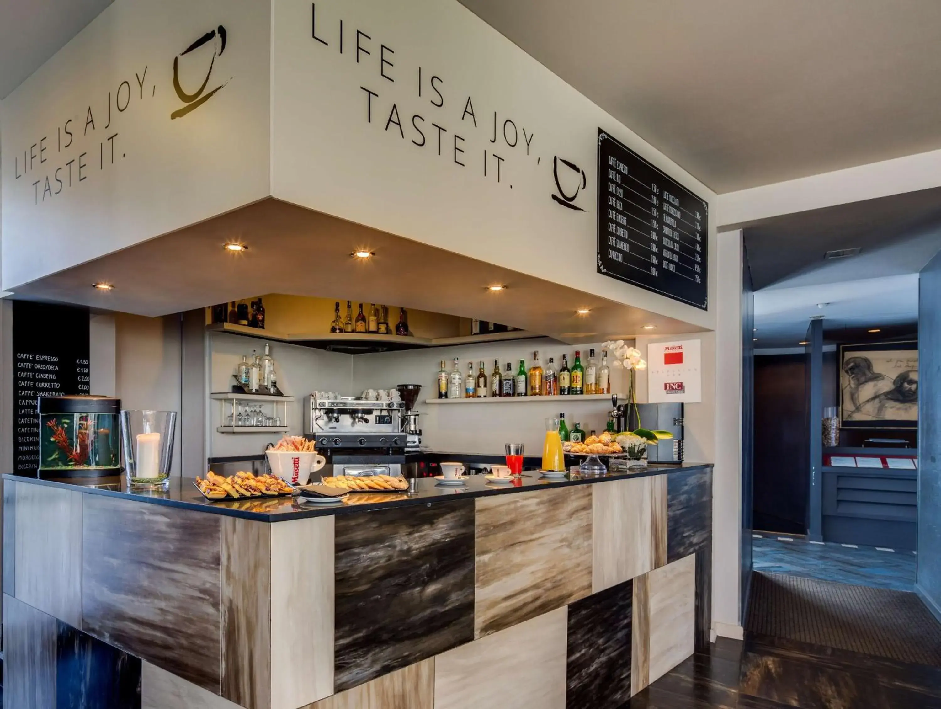 Lounge or bar in Best Western Plus Hotel Farnese Lounge or bar in Best Western Plus Hotel Farnese