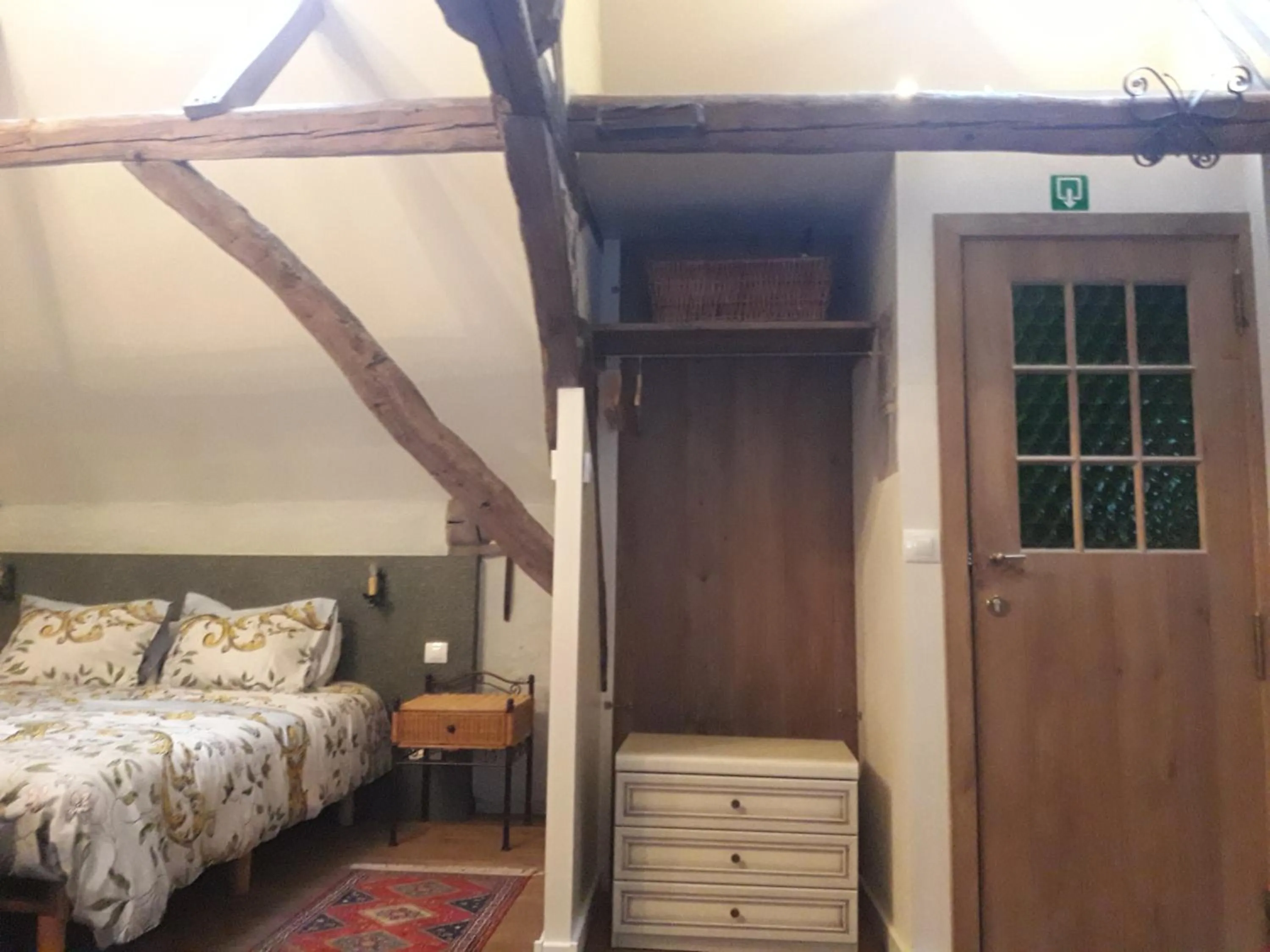 Property building, Bed in Butterfly