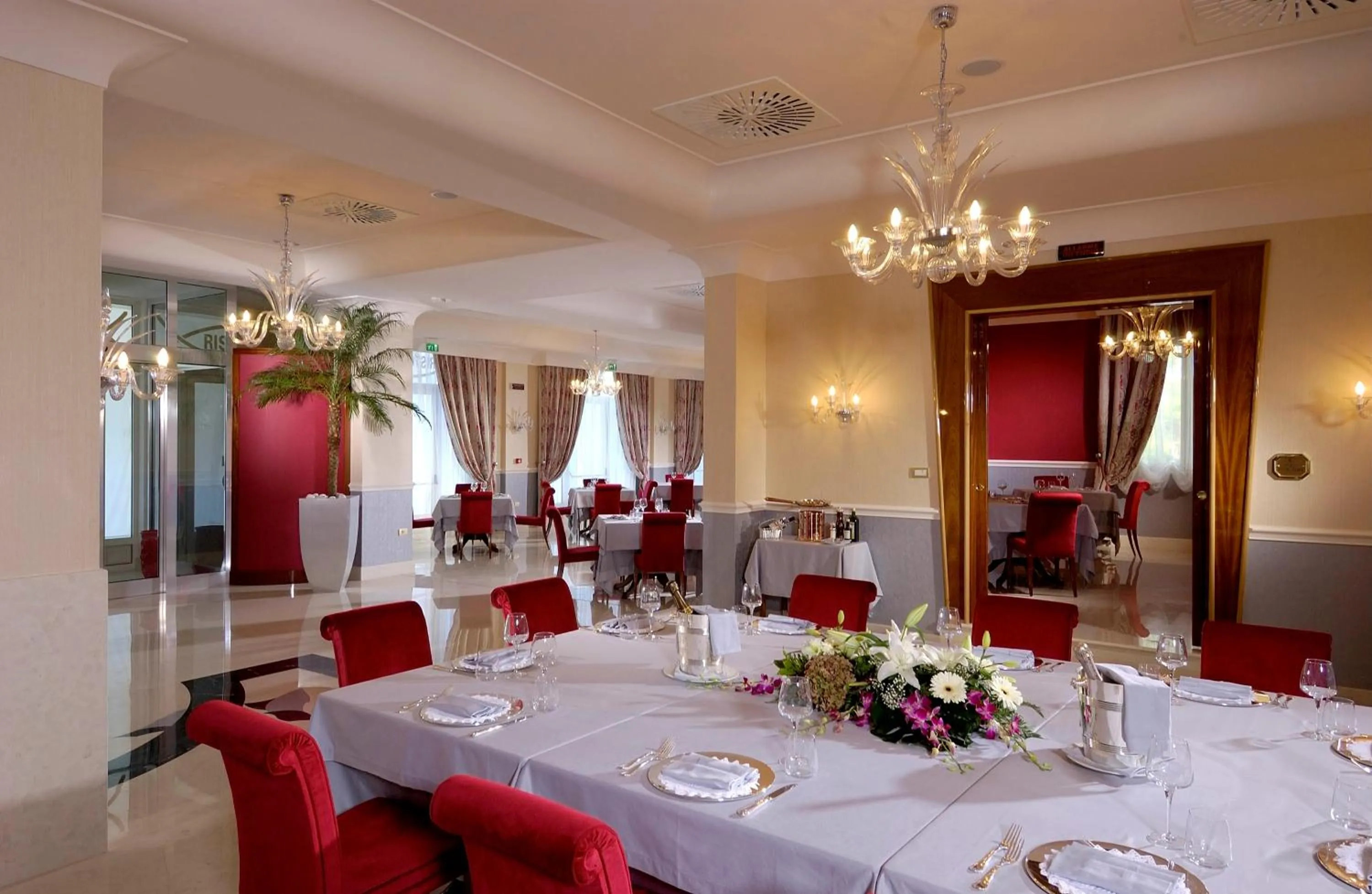 Restaurant/places to eat in Zanhotel Centergross