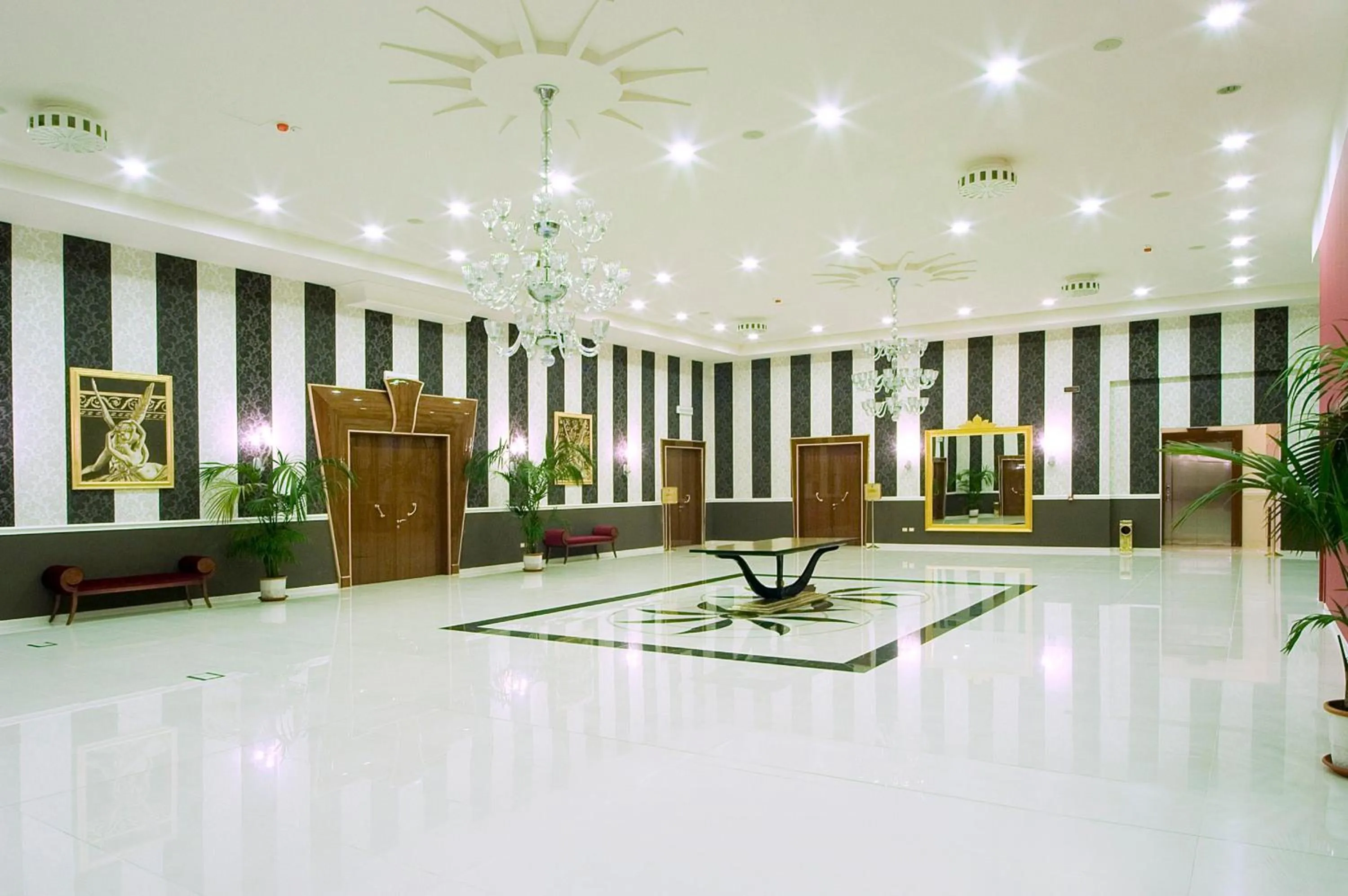 Lobby or reception in Zanhotel Centergross