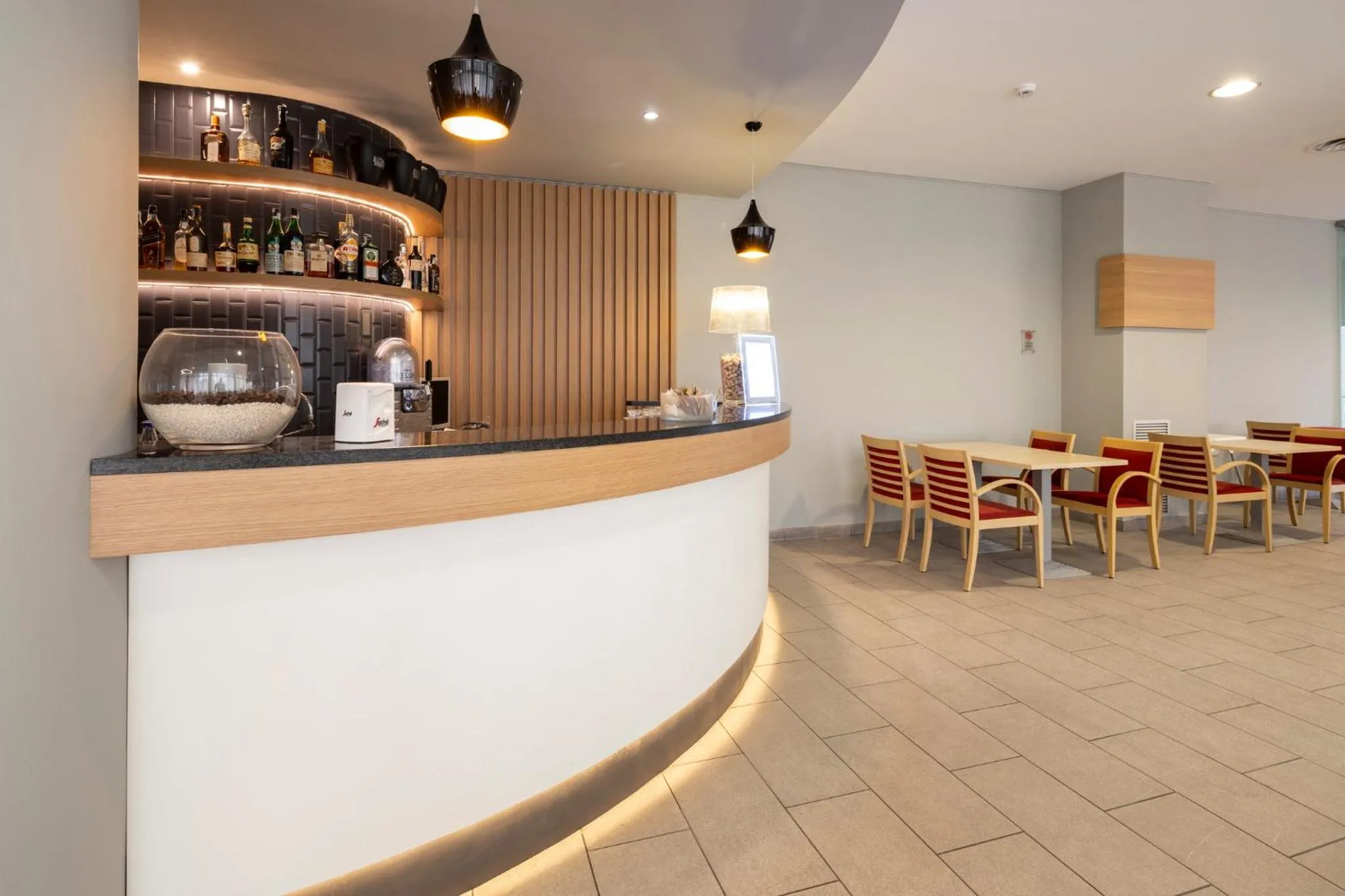 Lounge or bar in Holiday Inn Express Parma by IHG