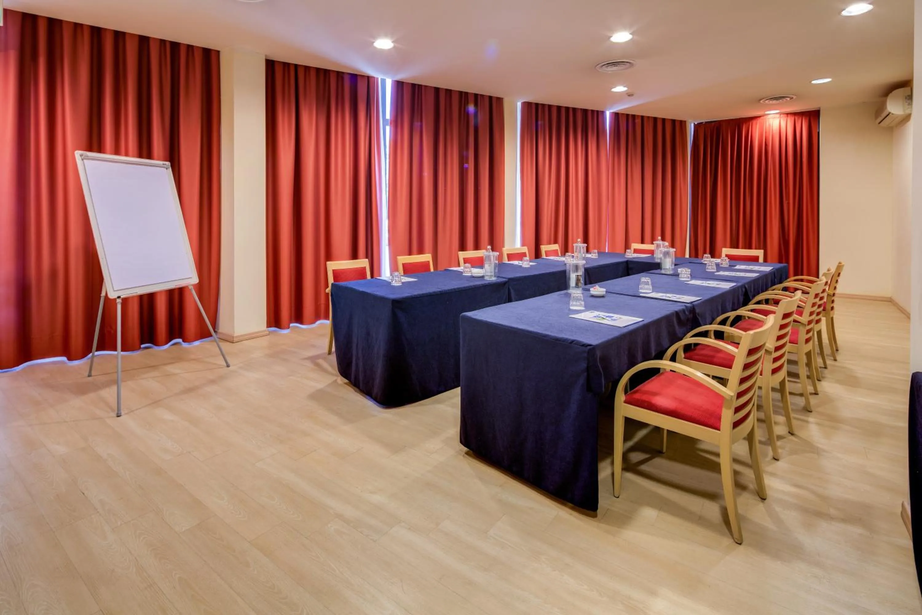 Meeting/conference room in Holiday Inn Express Parma by IHG