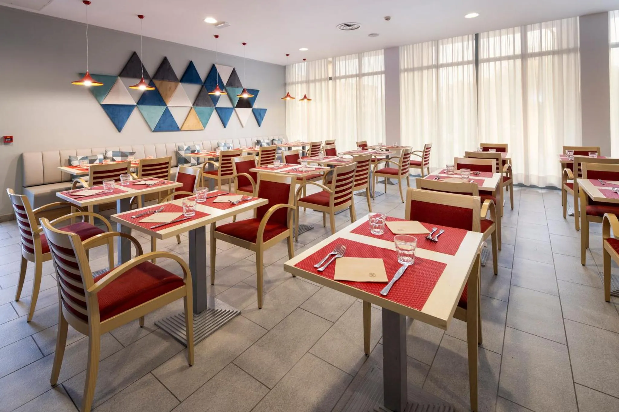 Restaurant/places to eat in Holiday Inn Express Parma by IHG