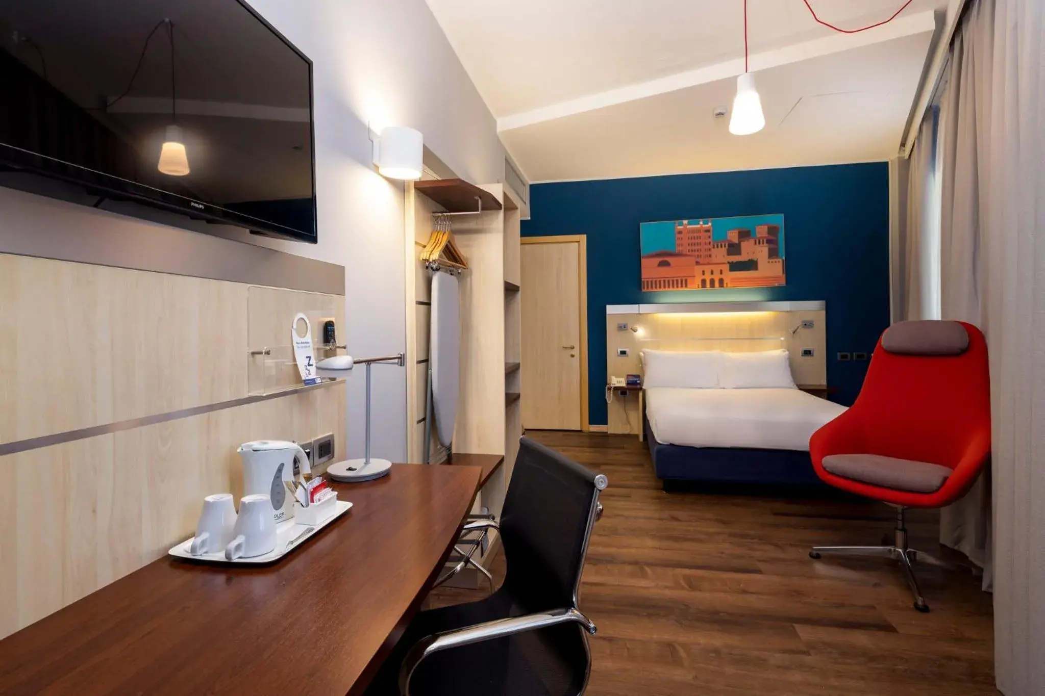 Photo of the whole room, Bed in Holiday Inn Express Parma by IHG Photo of the whole room, Bed in Holiday Inn Express Parma by IHG