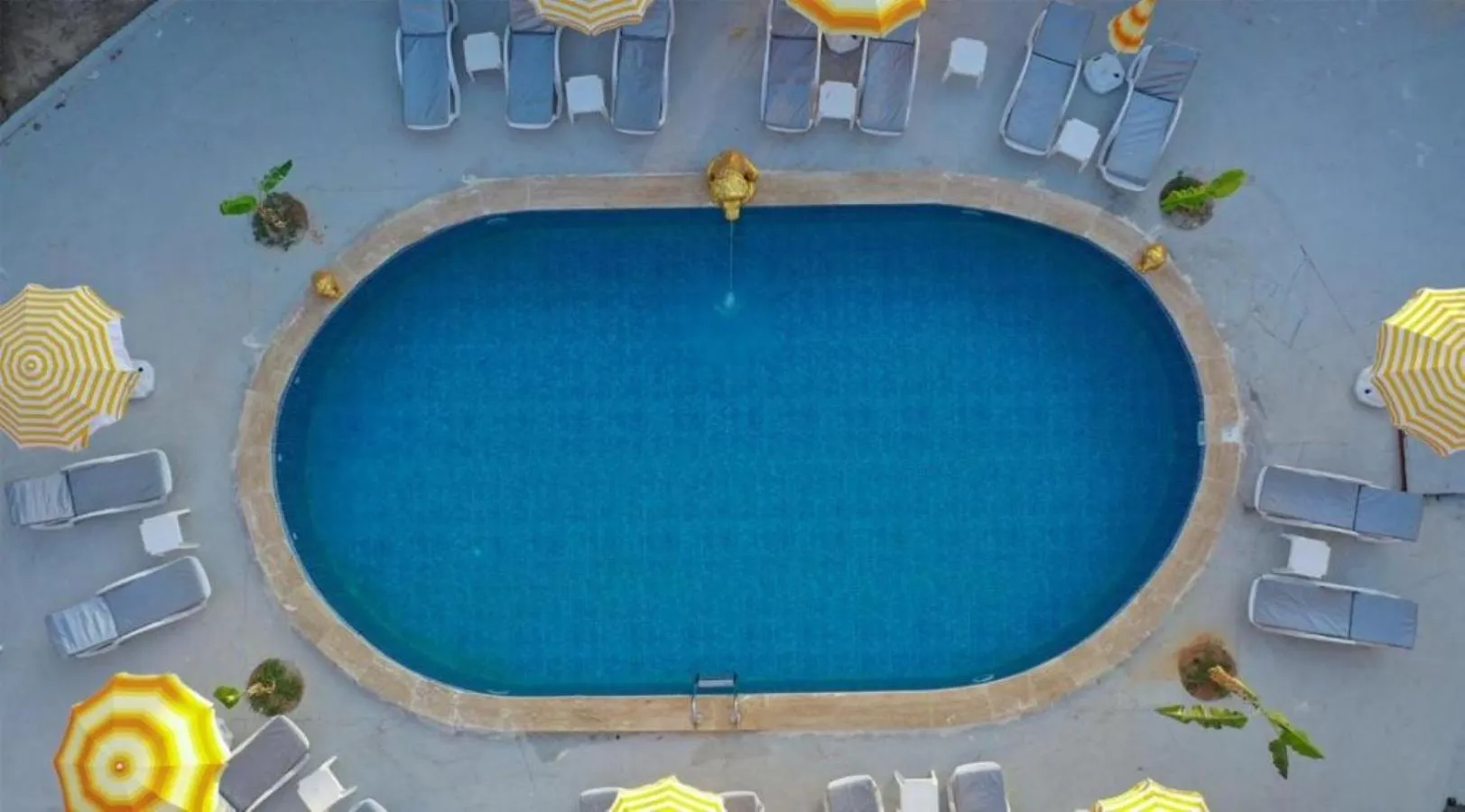 Swimming pool in Grand Niki Hotel & Spa