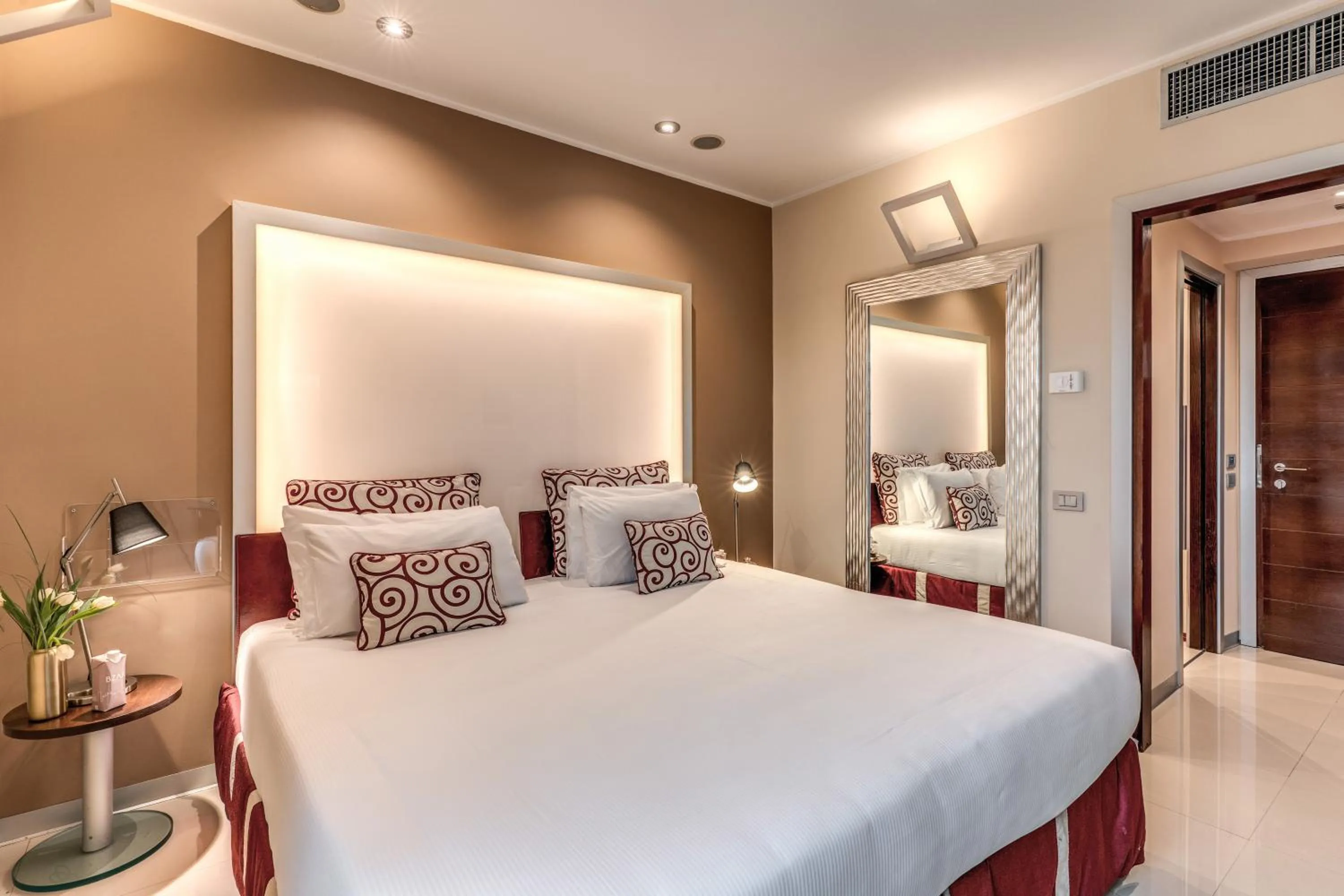 Bed in La Griffe Hotel Roma