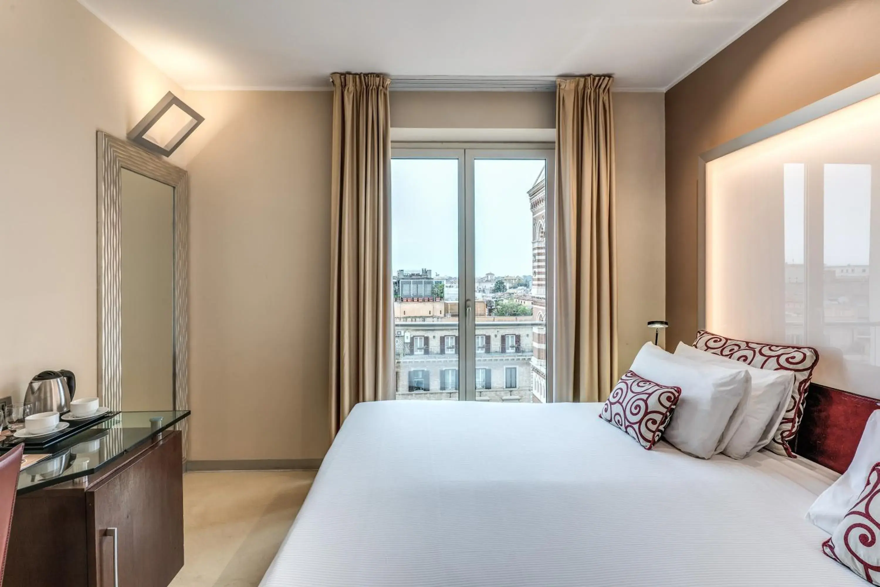 Bed in La Griffe Hotel Roma Bed in La Griffe Hotel Roma