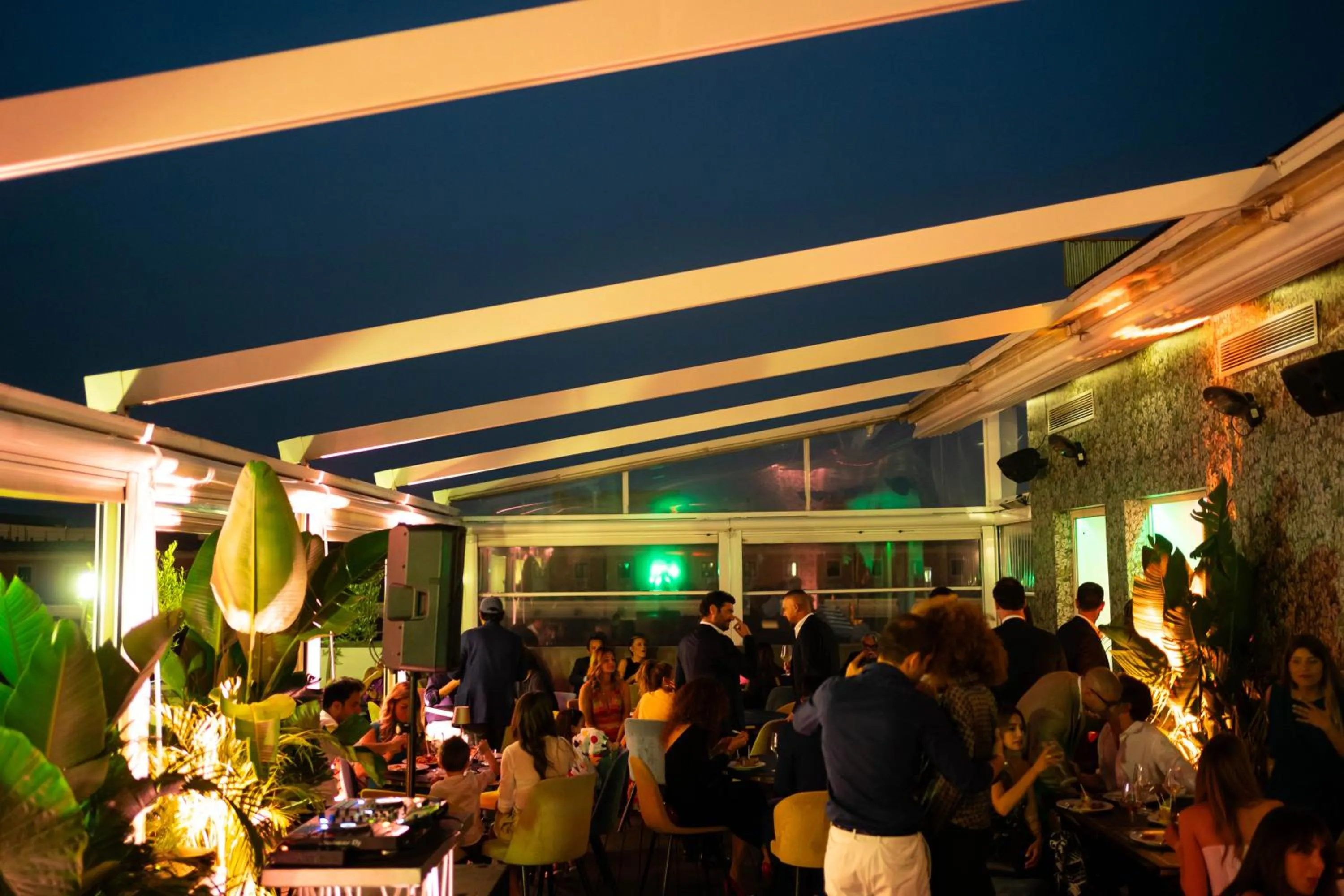 Restaurant/places to eat in La Griffe Hotel Roma