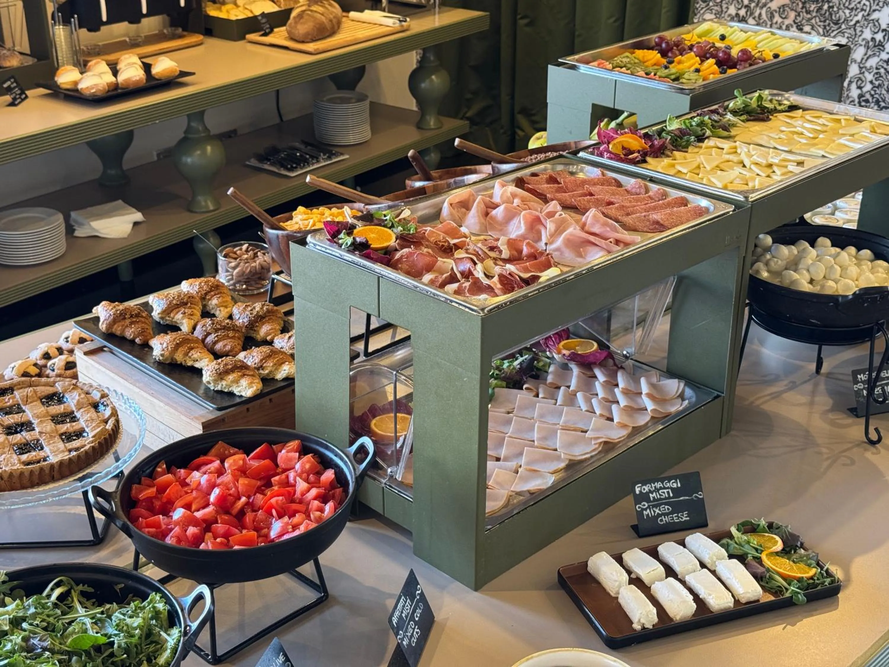 Food and drinks in La Griffe Hotel Roma