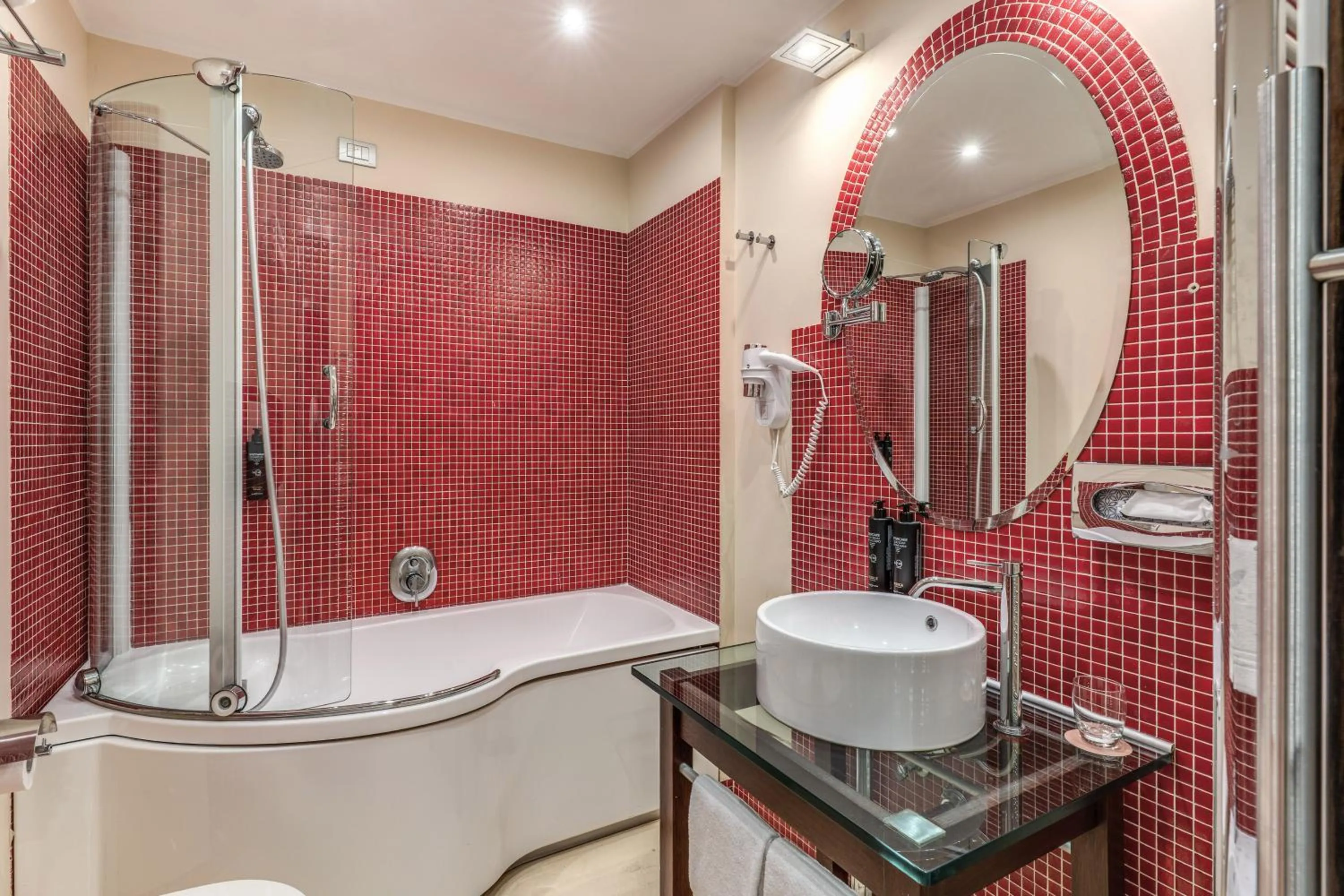 Shower in La Griffe Hotel Roma