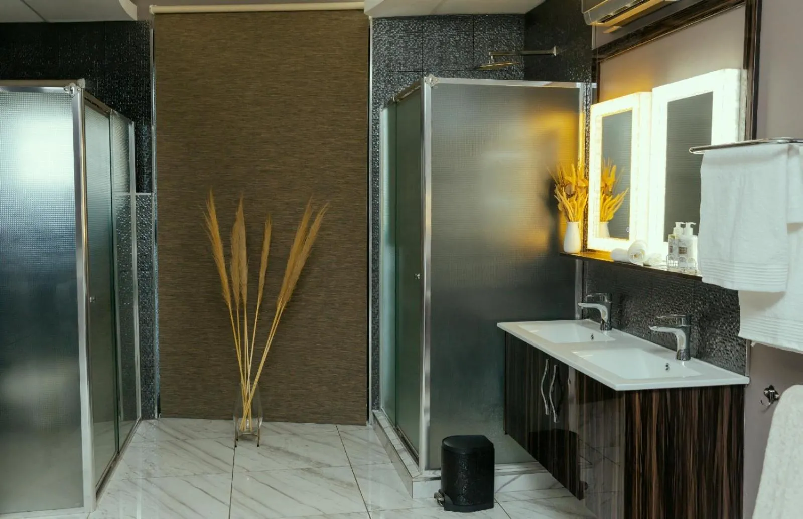 Bathroom in Monte La Vue Hotel