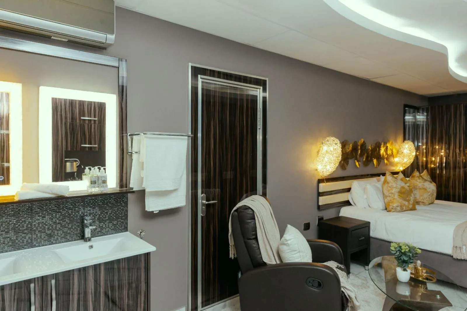 Bedroom, Bed in Monte La Vue Hotel