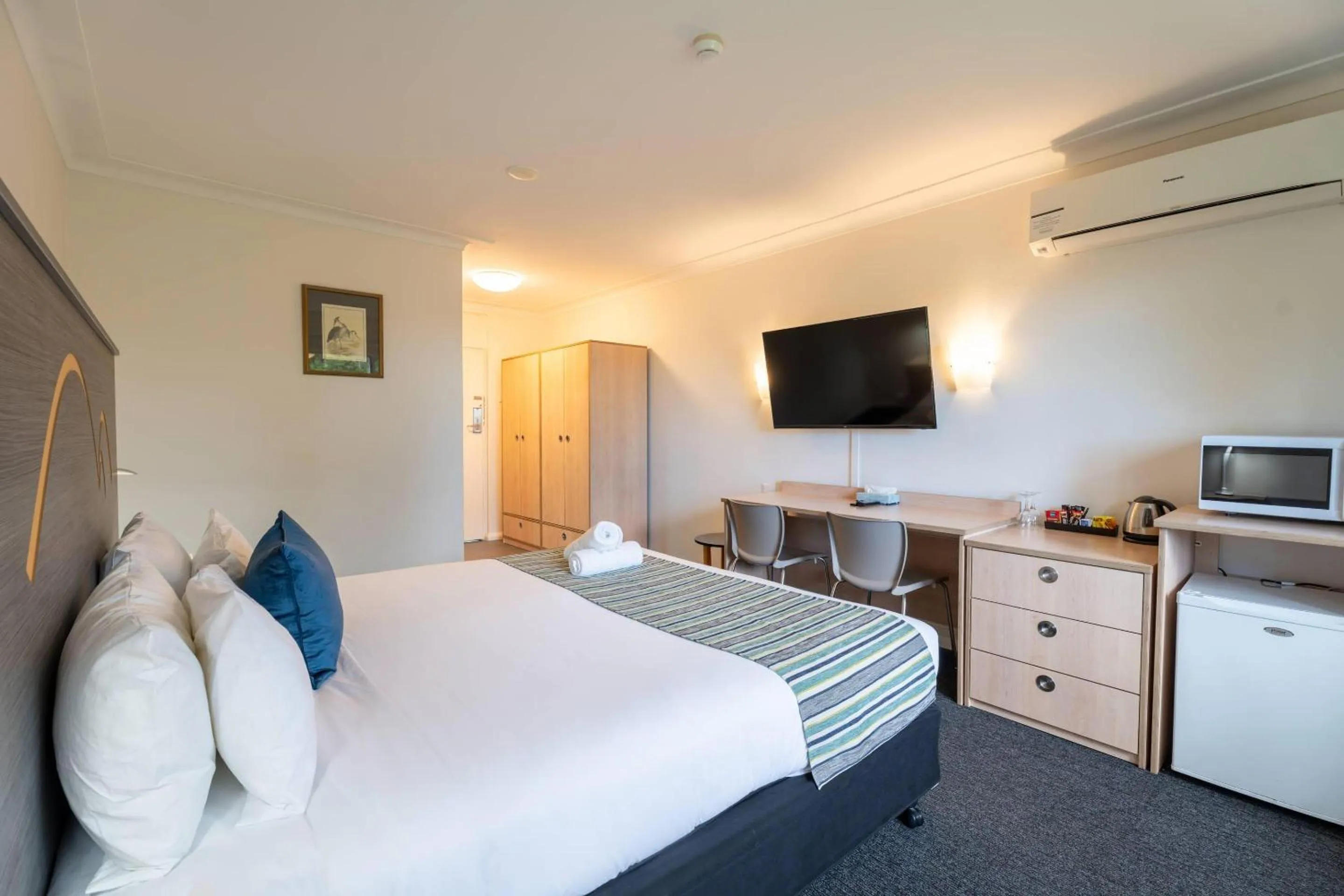 Bedroom, Bed in Comfort Resort Leura Gardens