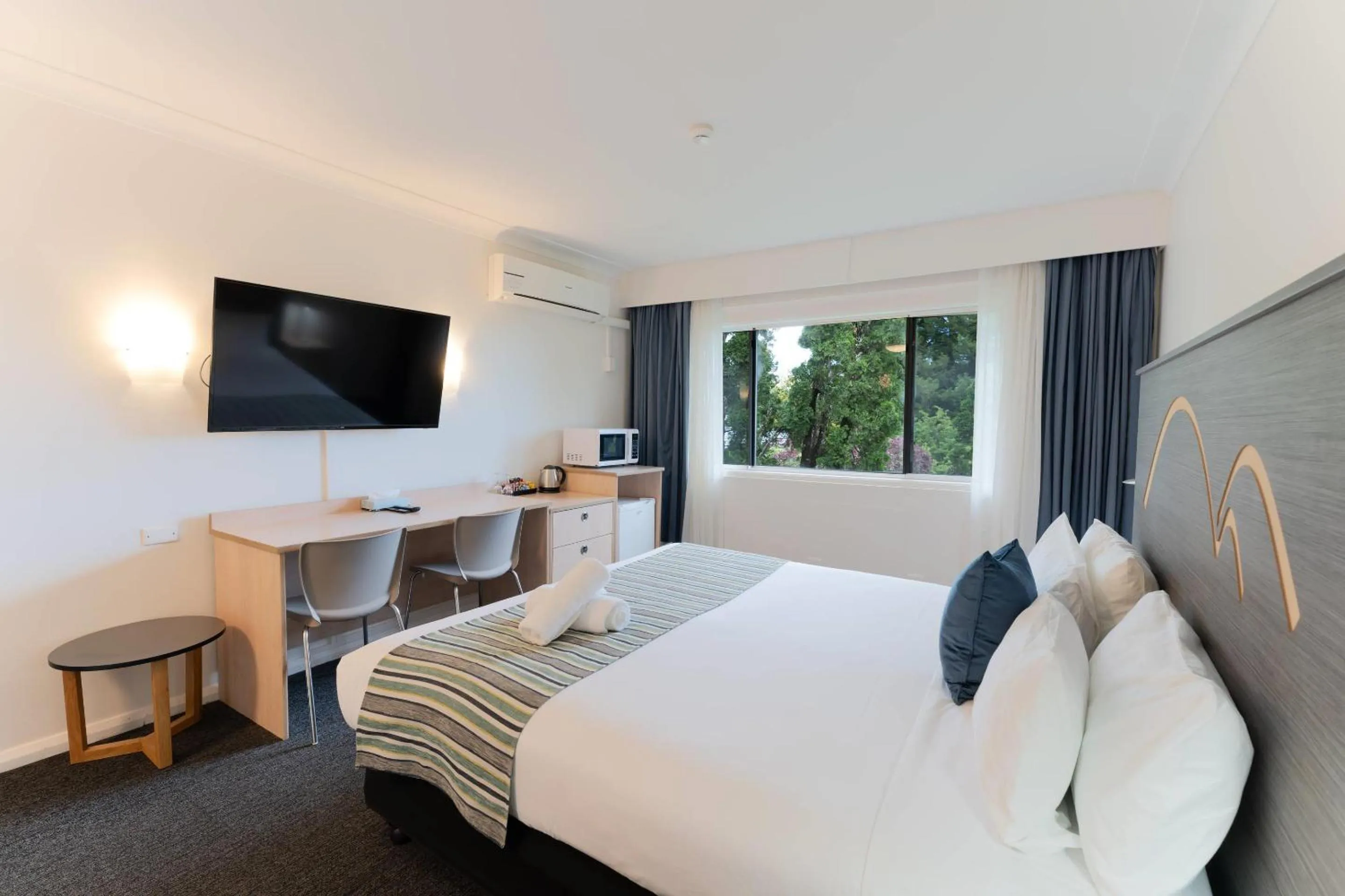 Bedroom, Bed in Comfort Resort Leura Gardens