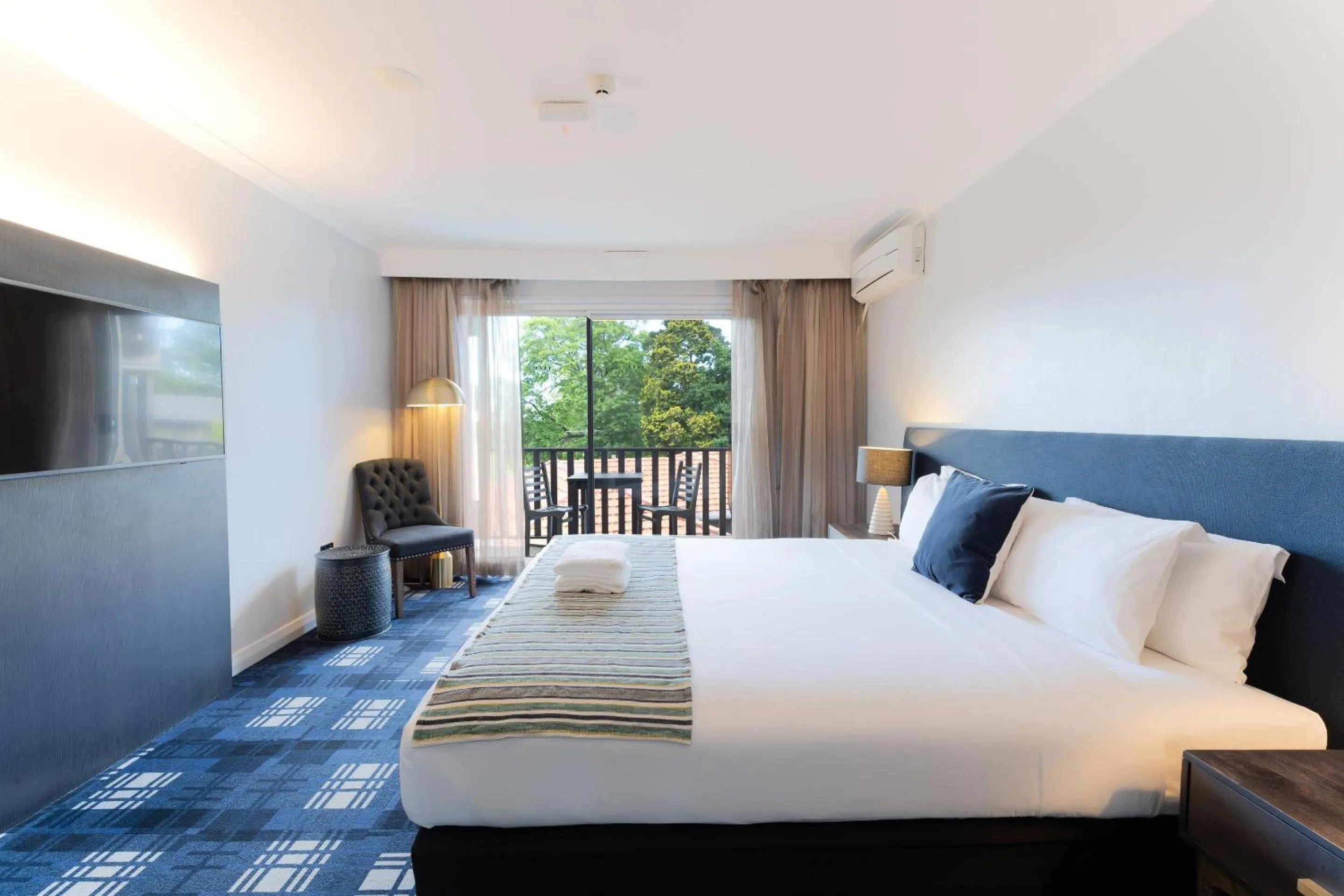 Bedroom, Bed in Comfort Resort Leura Gardens