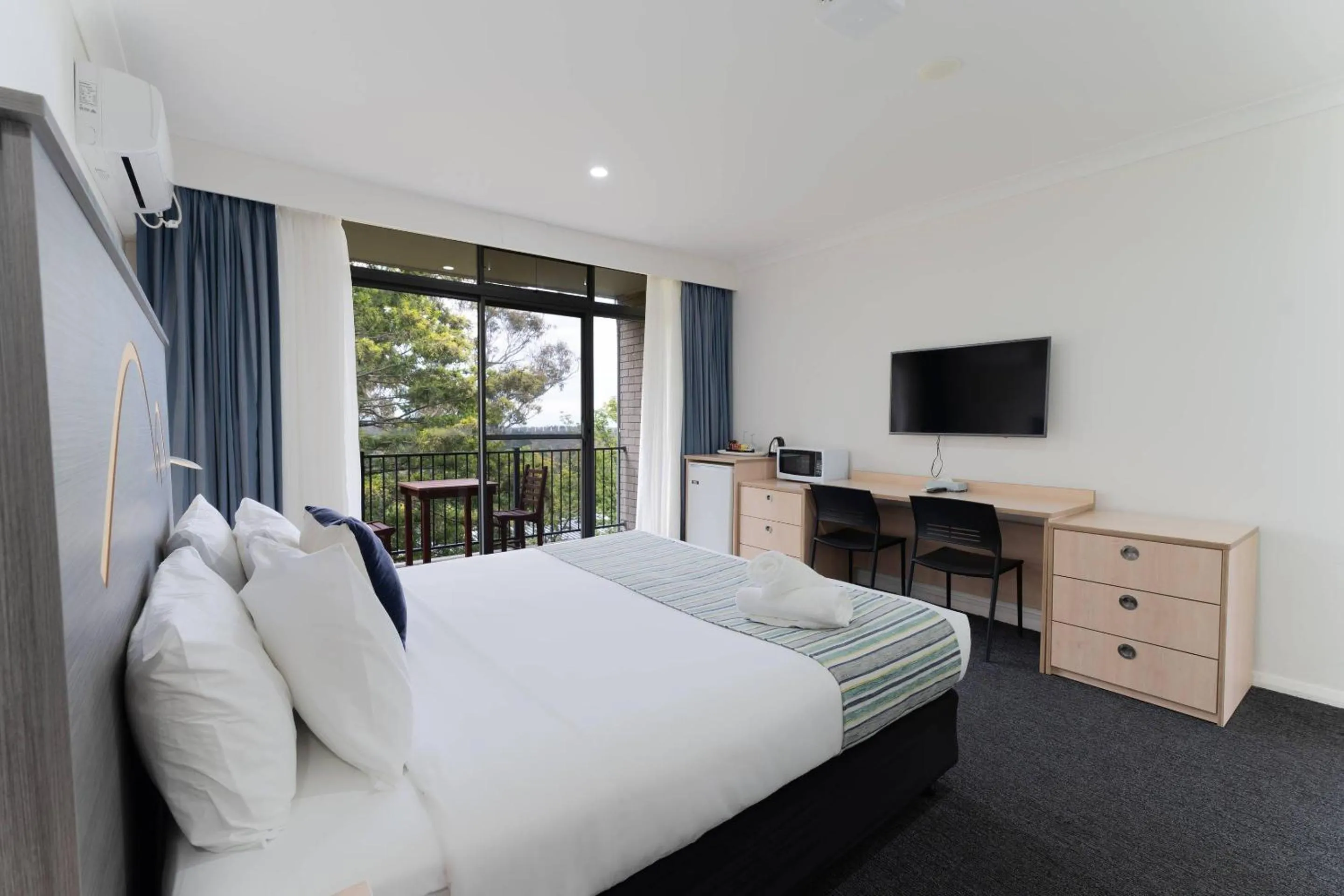Bedroom, Bed in Comfort Resort Leura Gardens