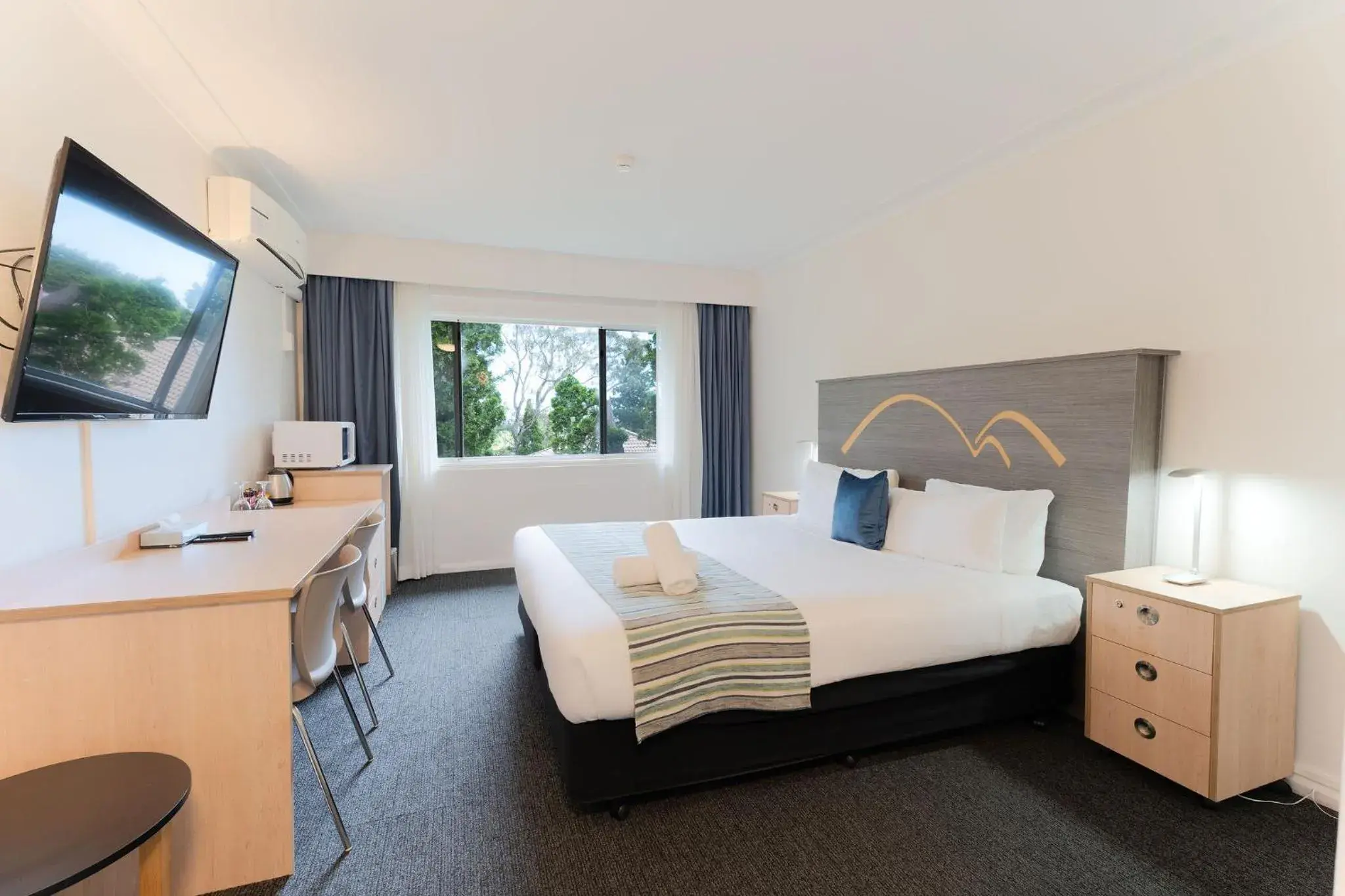 Standard King Room in Leura Gardens Resort Standard King Room in Leura Gardens Resort