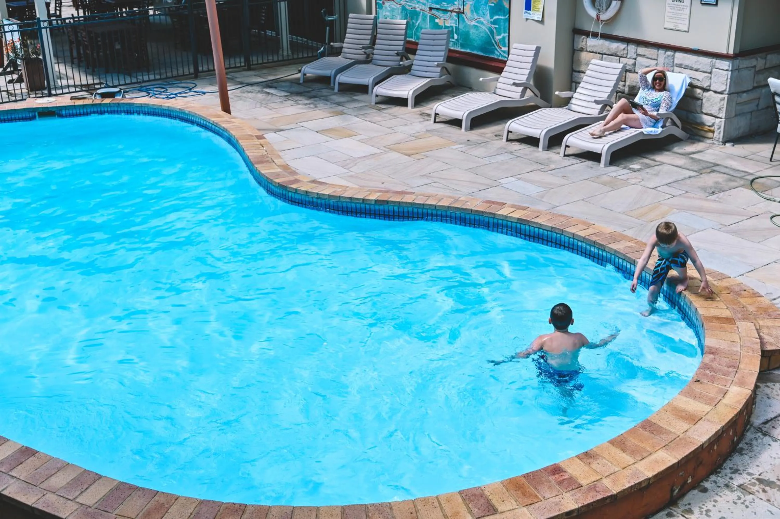 Swimming pool in Leura Gardens Resort